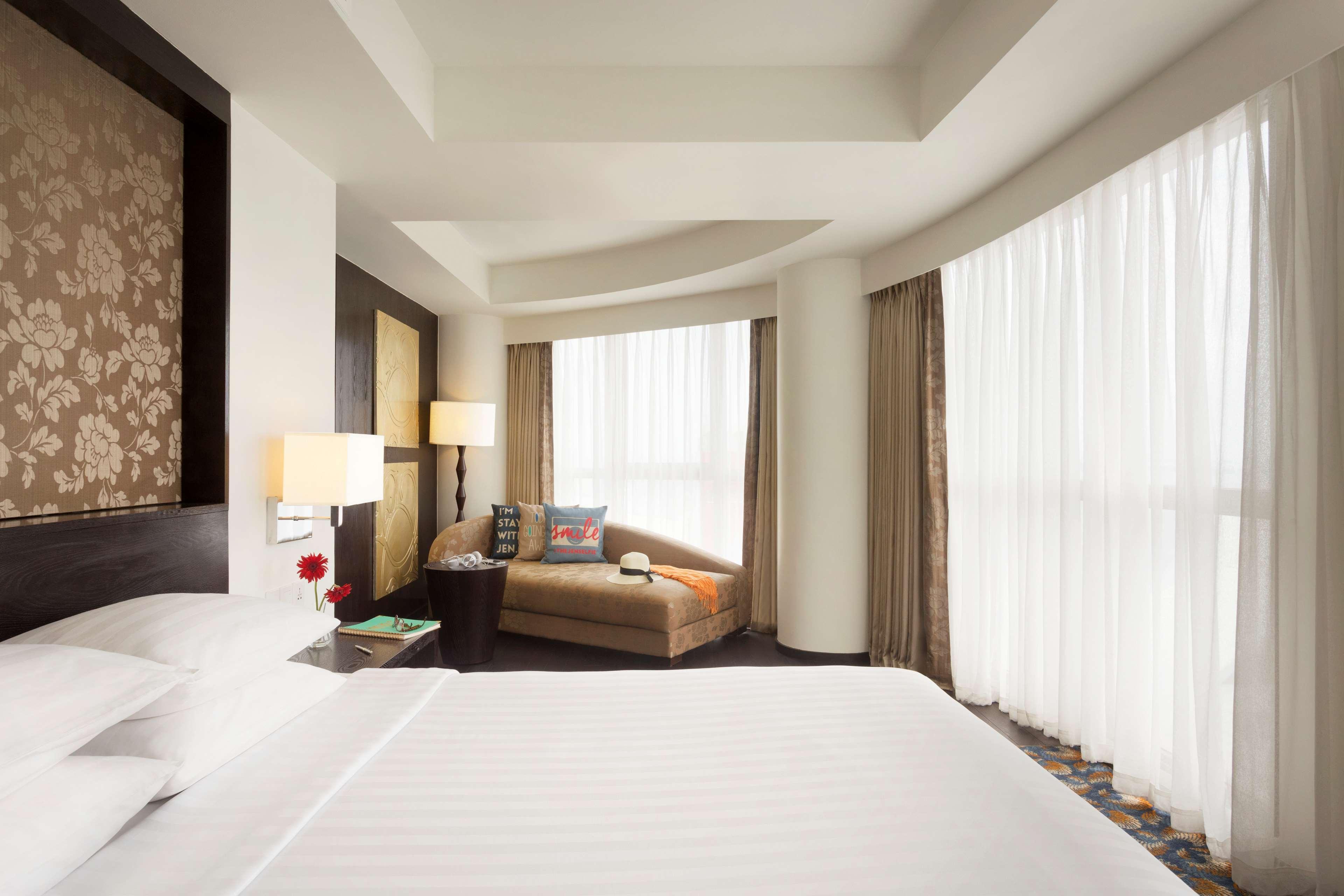 Suite Deluxe King Bed