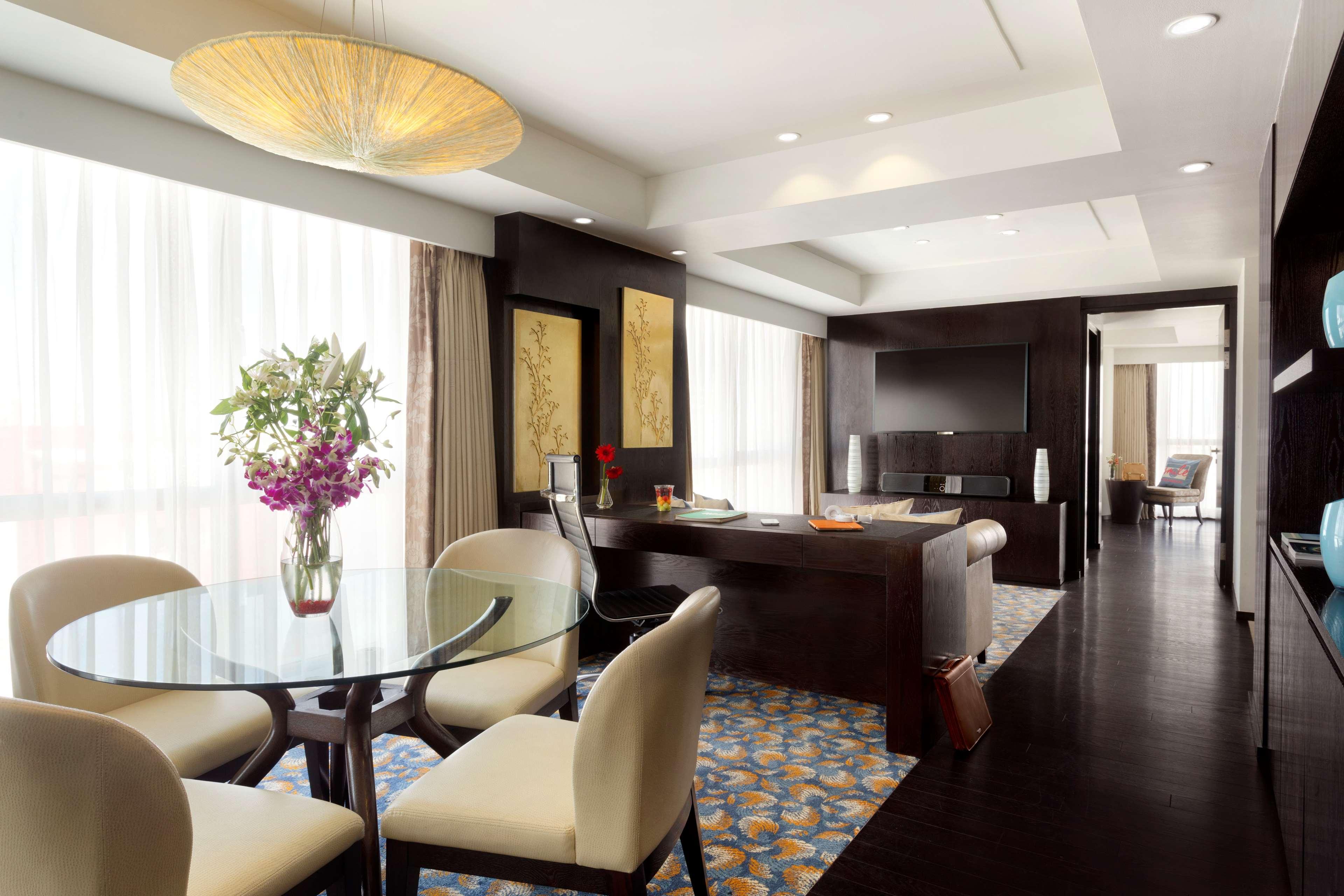 Suite Deluxe King Bed