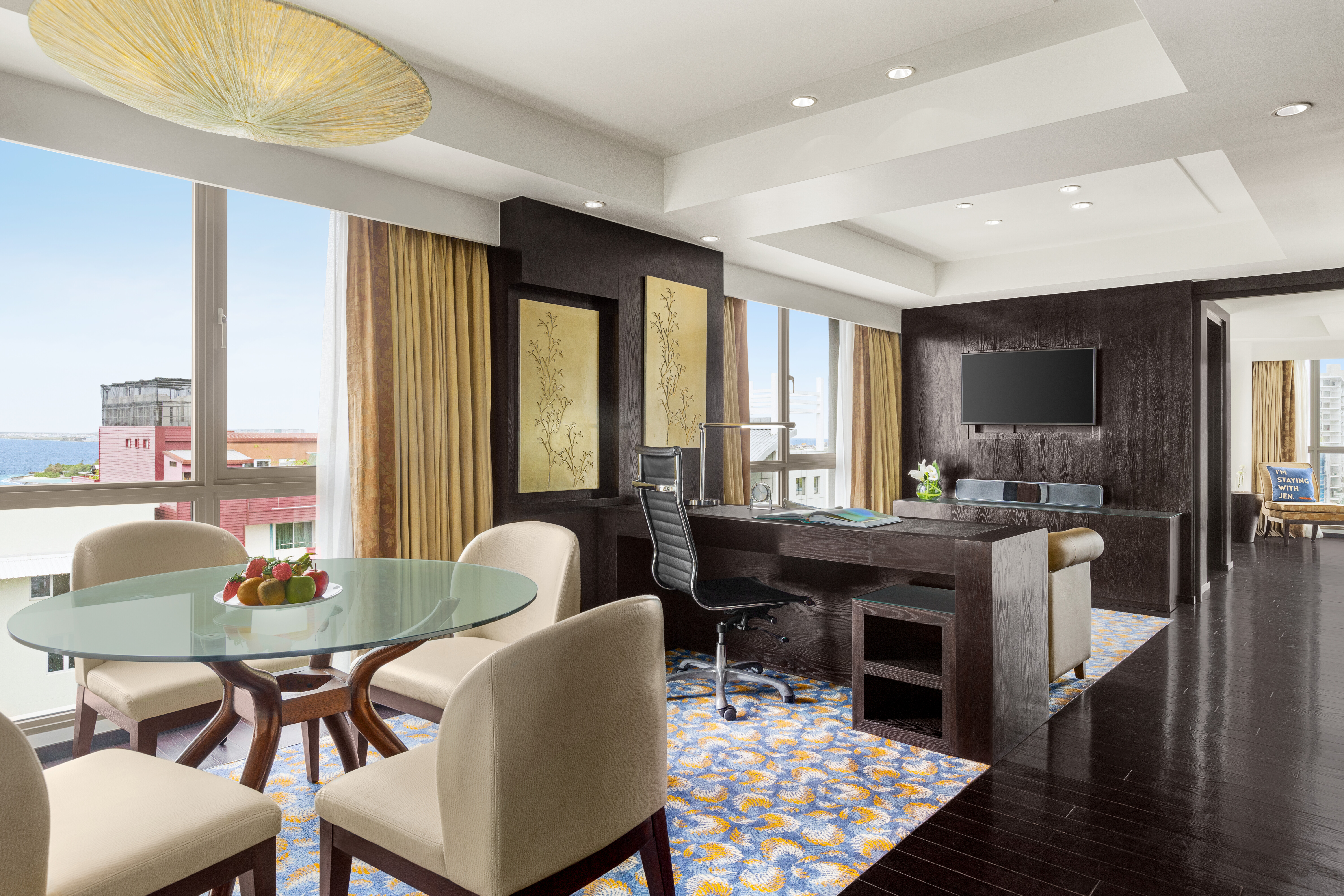 Suite Deluxe King Bed