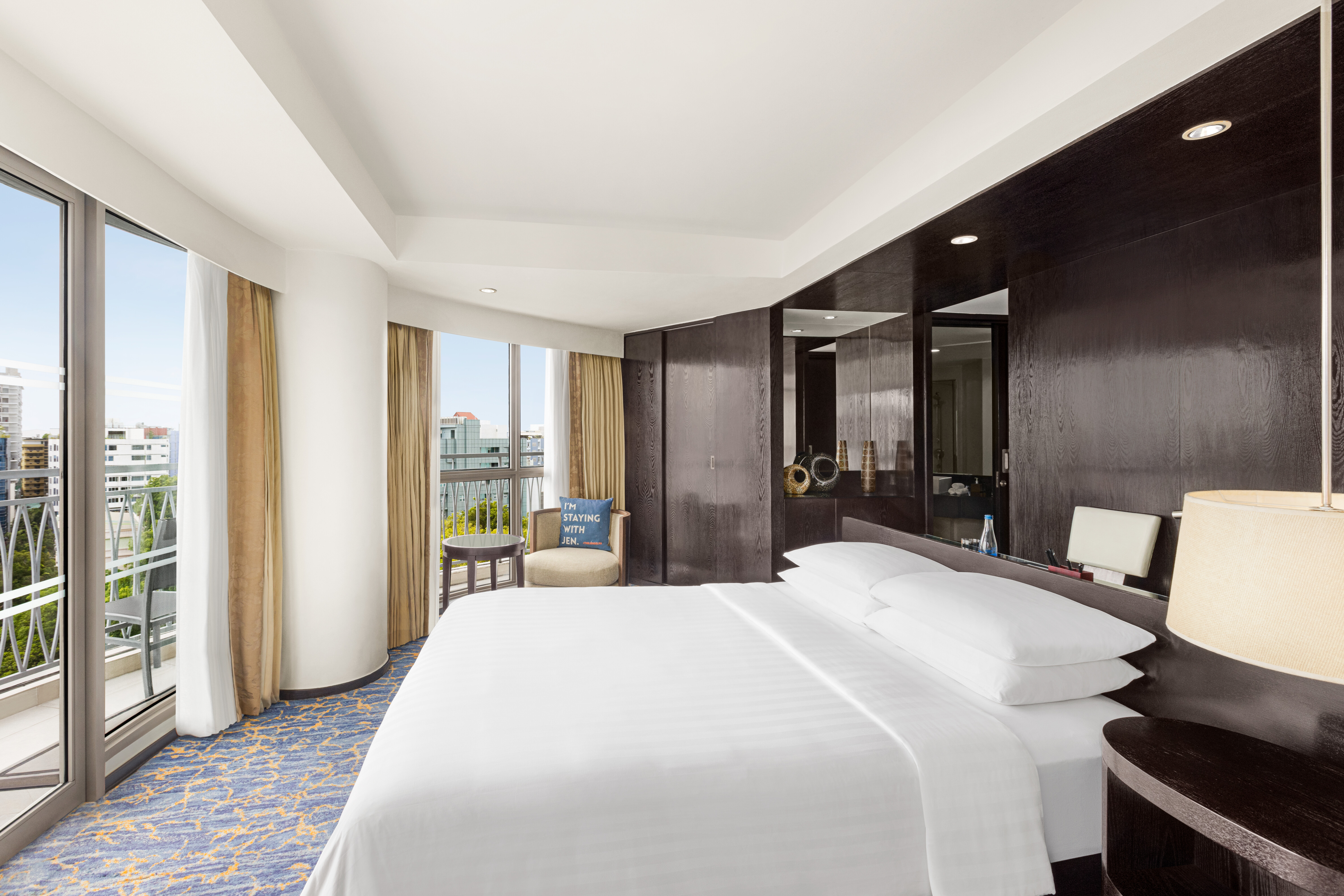 Suite Deluxe King Bed