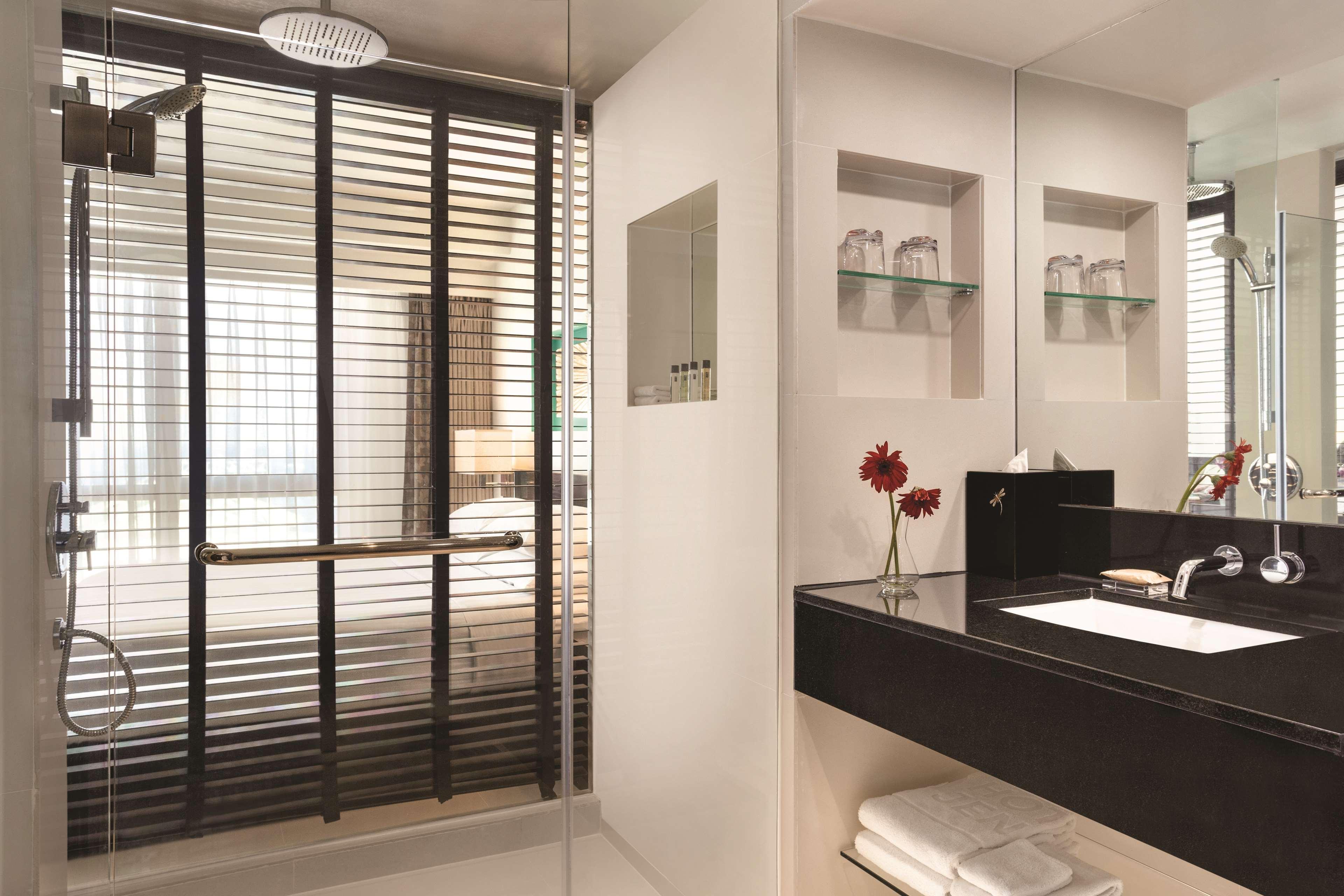 Double Deluxe Queen Bed