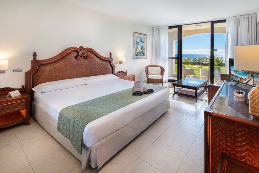 Double or Twin Side Sea View