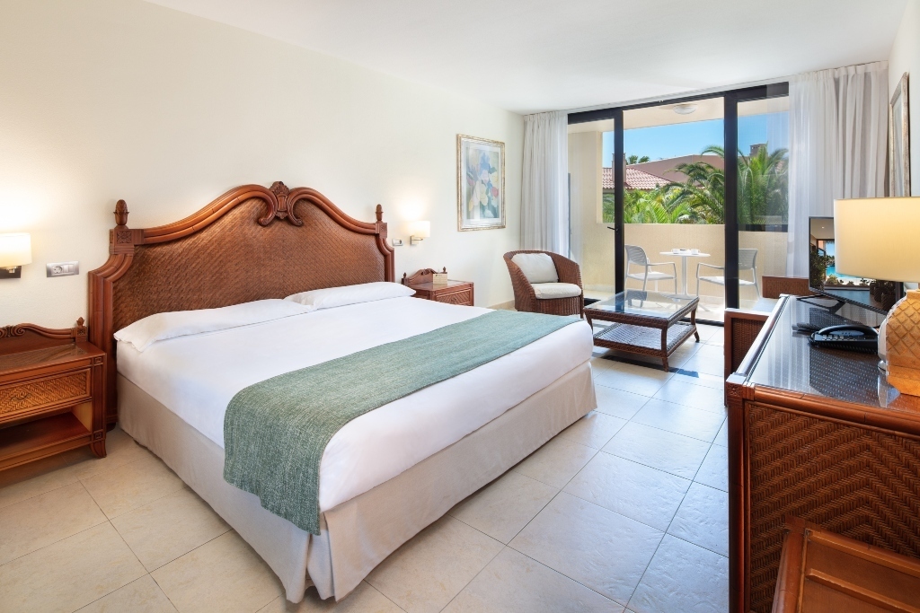 Double or Twin Side Sea View