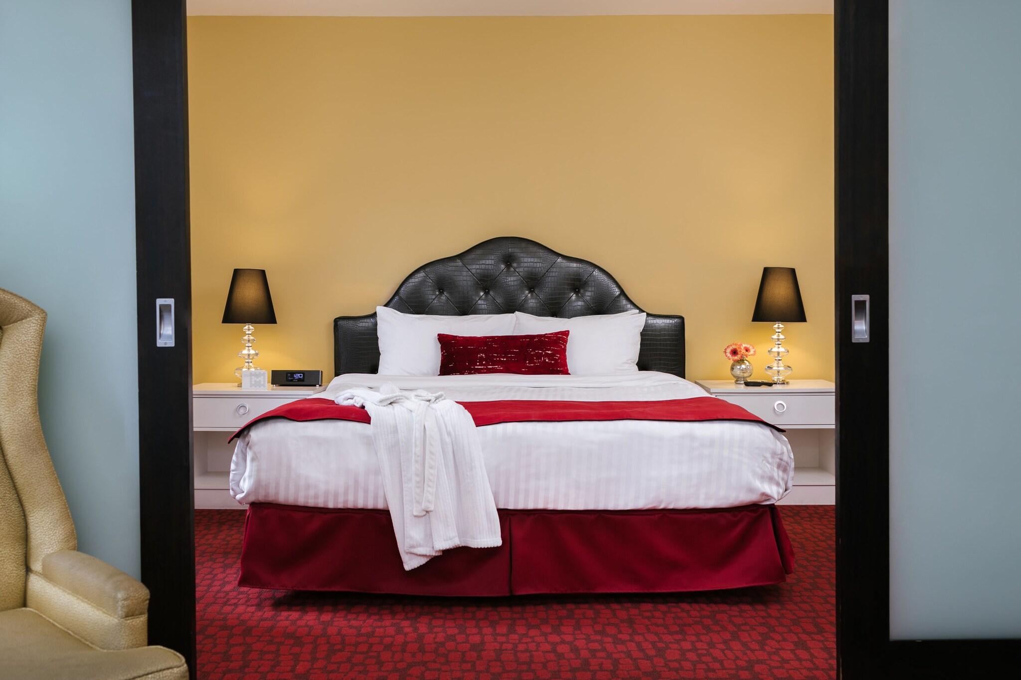 Suite King Size Bed