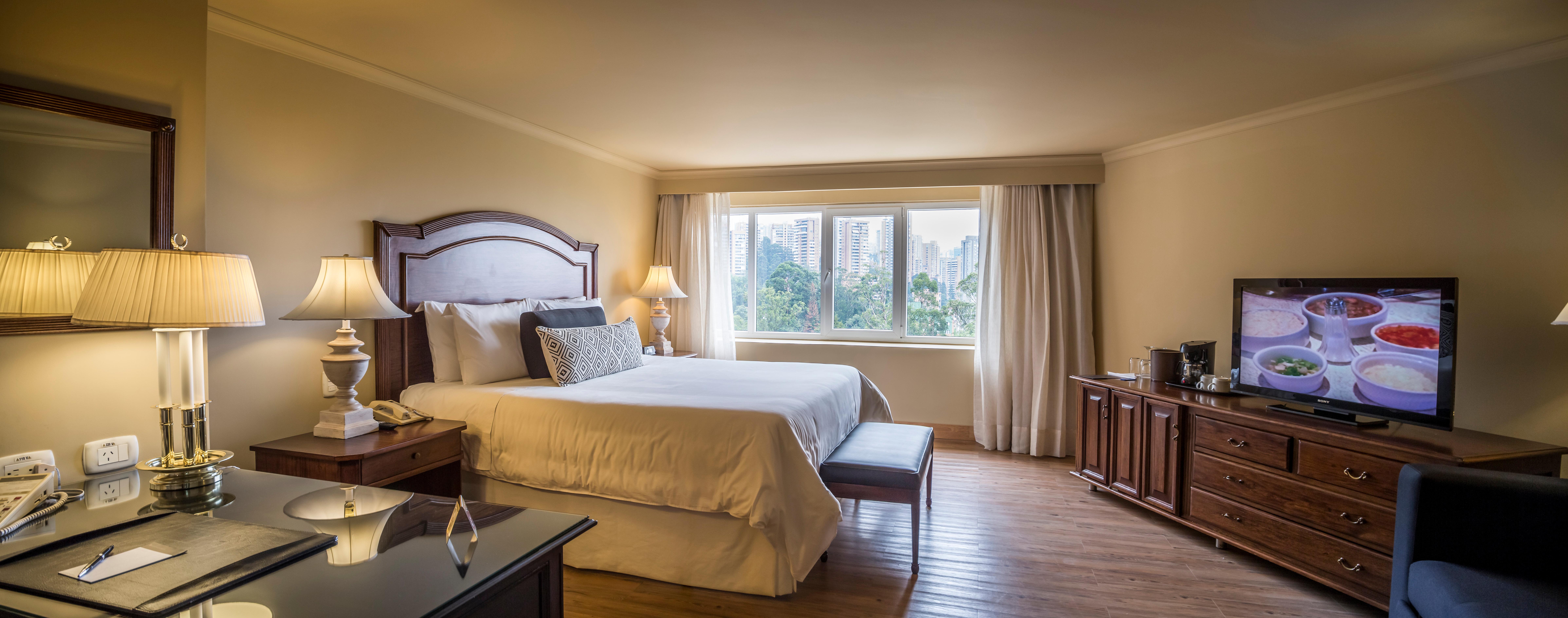 Junior Suite Club King Bed