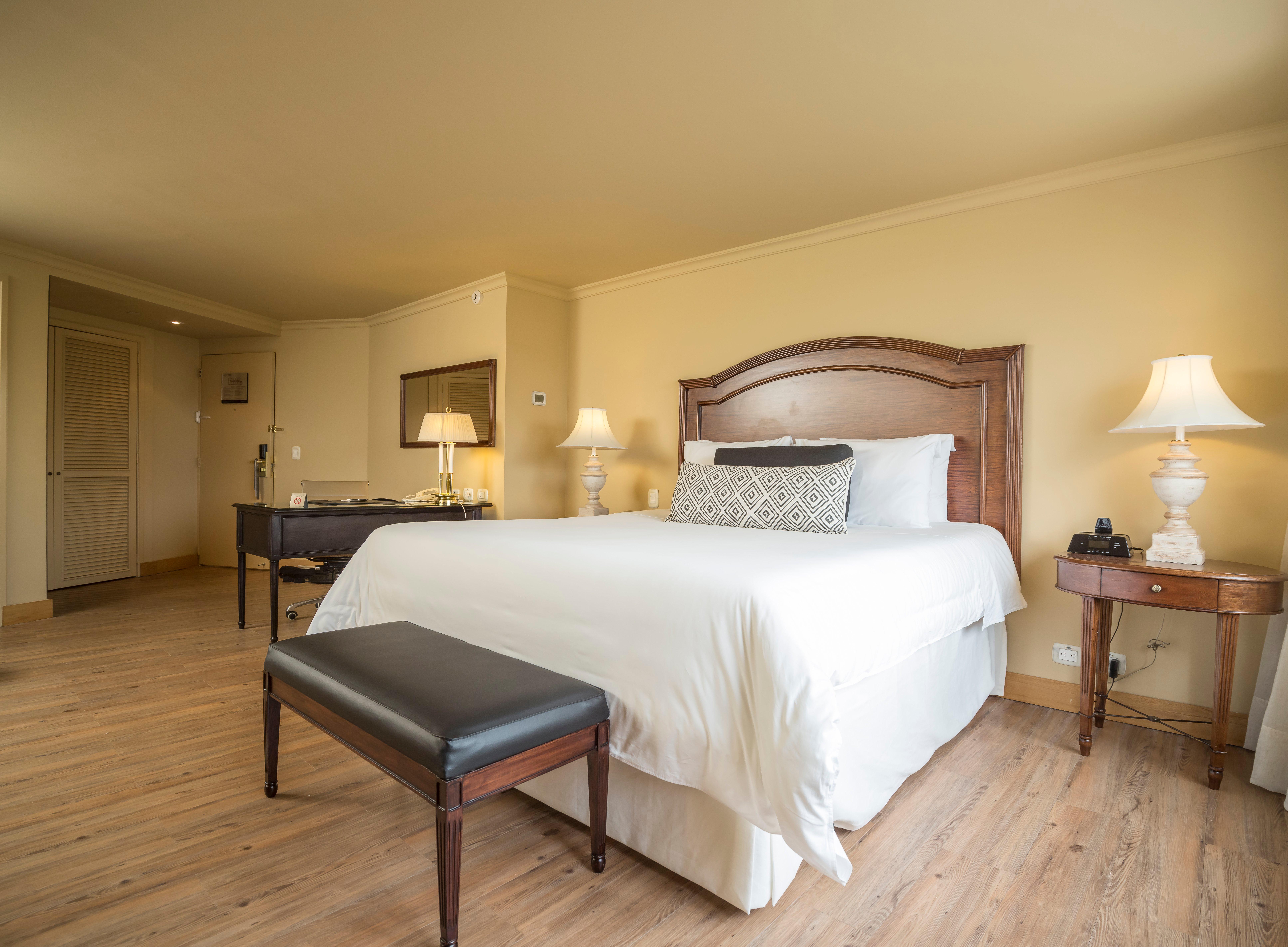 Junior Suite Club King Bed