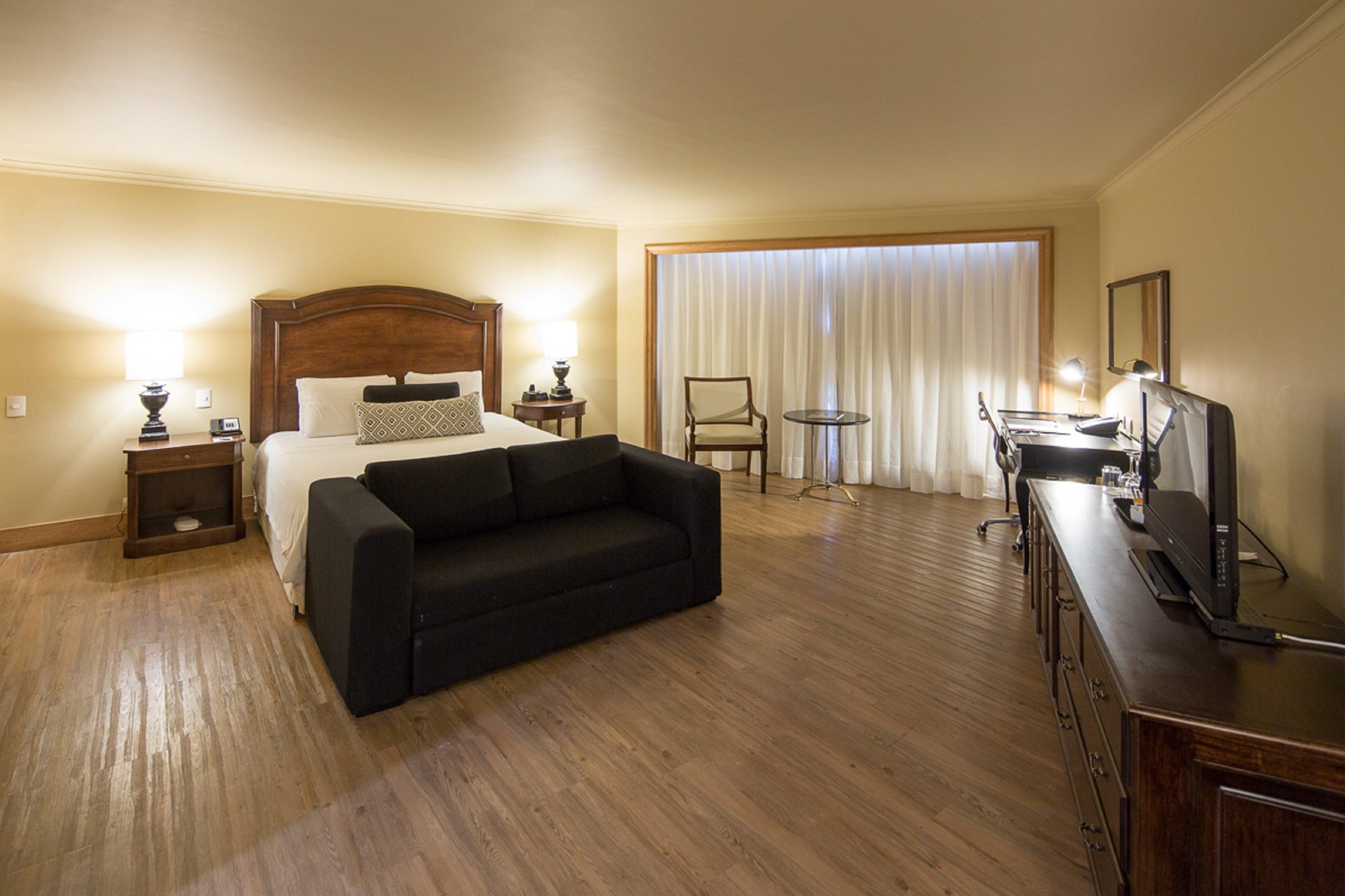 Junior Suite Accessible King Size Bed