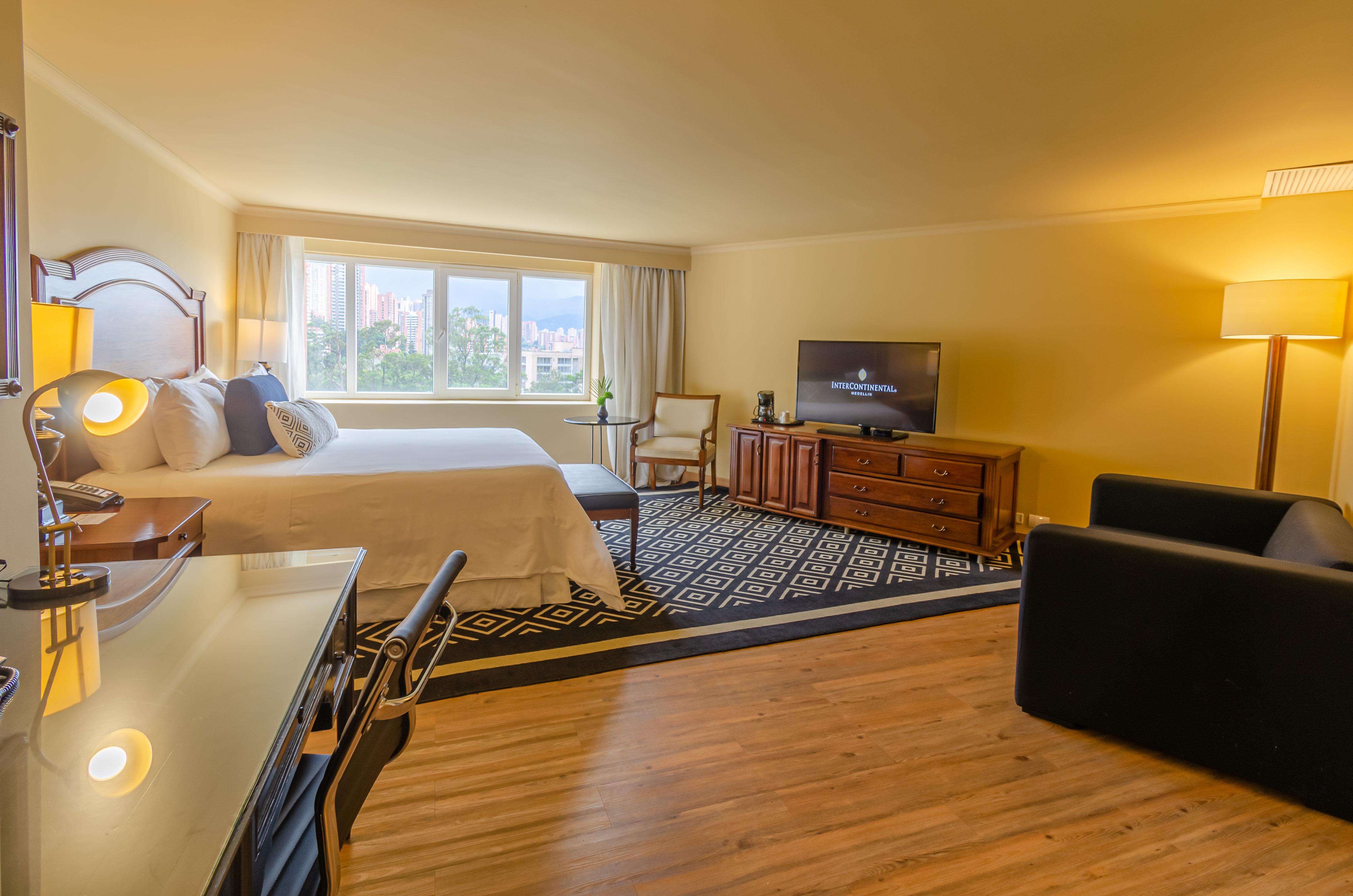 Junior Suite Club King Bed