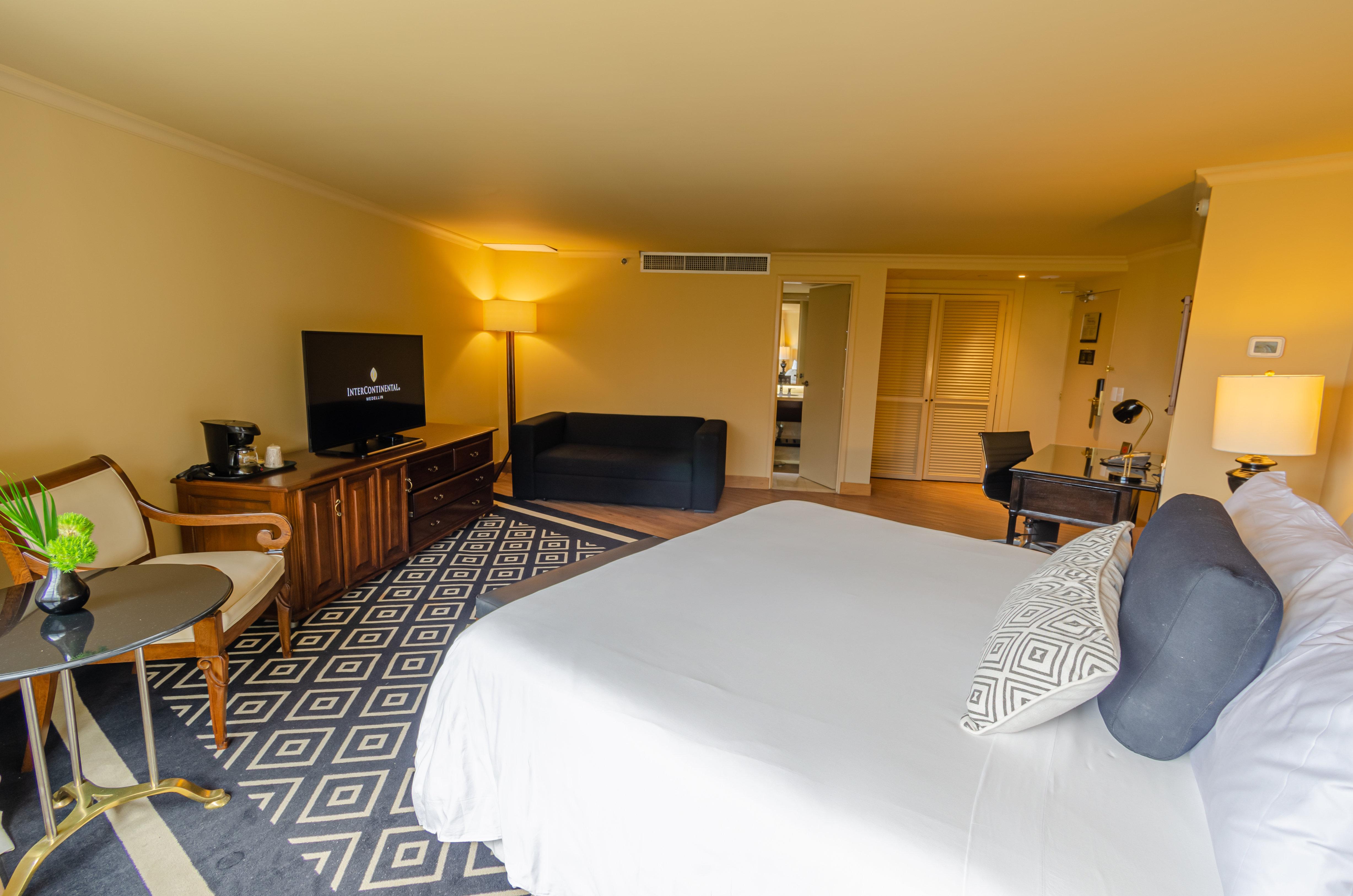 Junior Suite Club King Bed