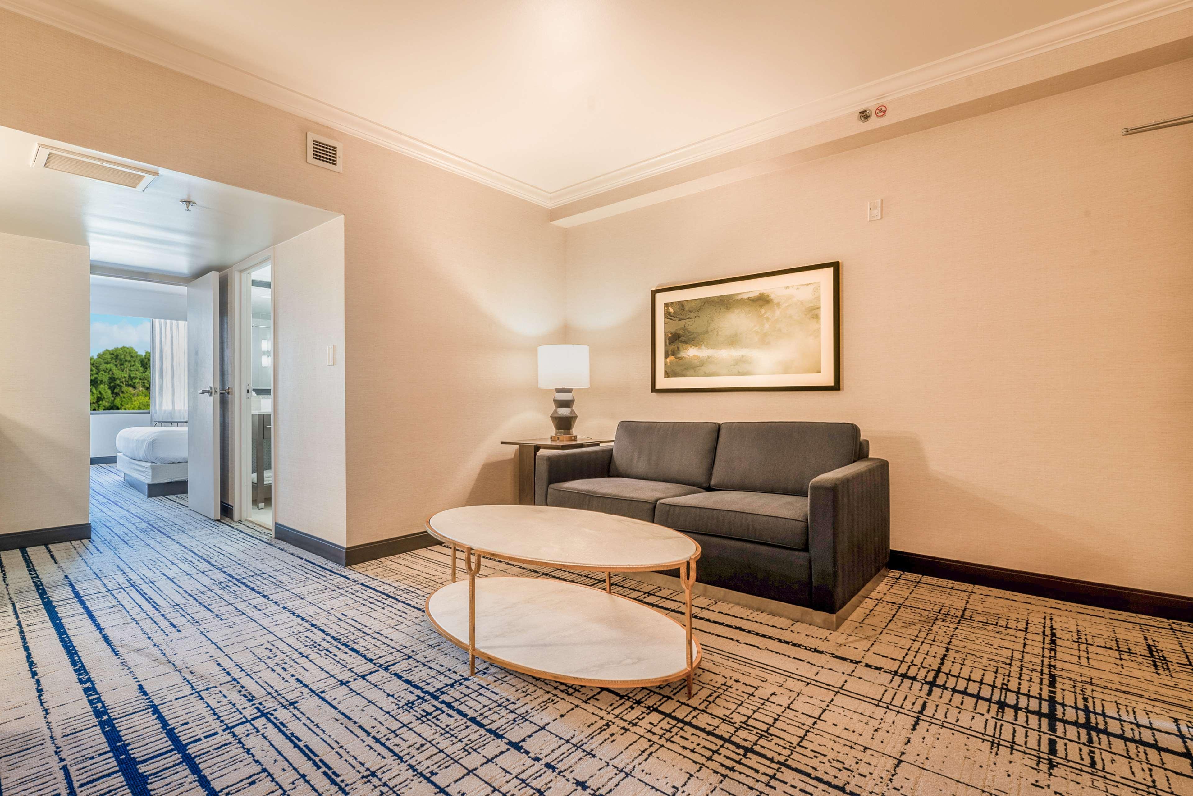 Suite Deluxe King Bed