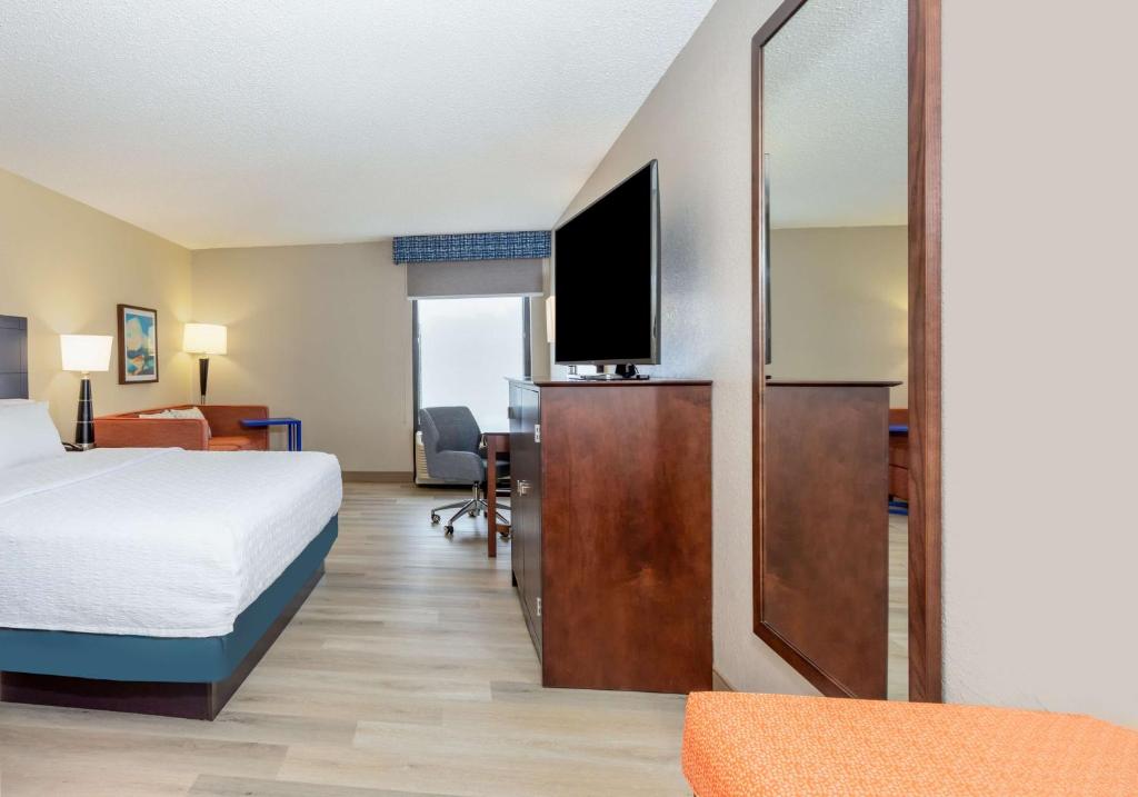 Studio King Size Bed