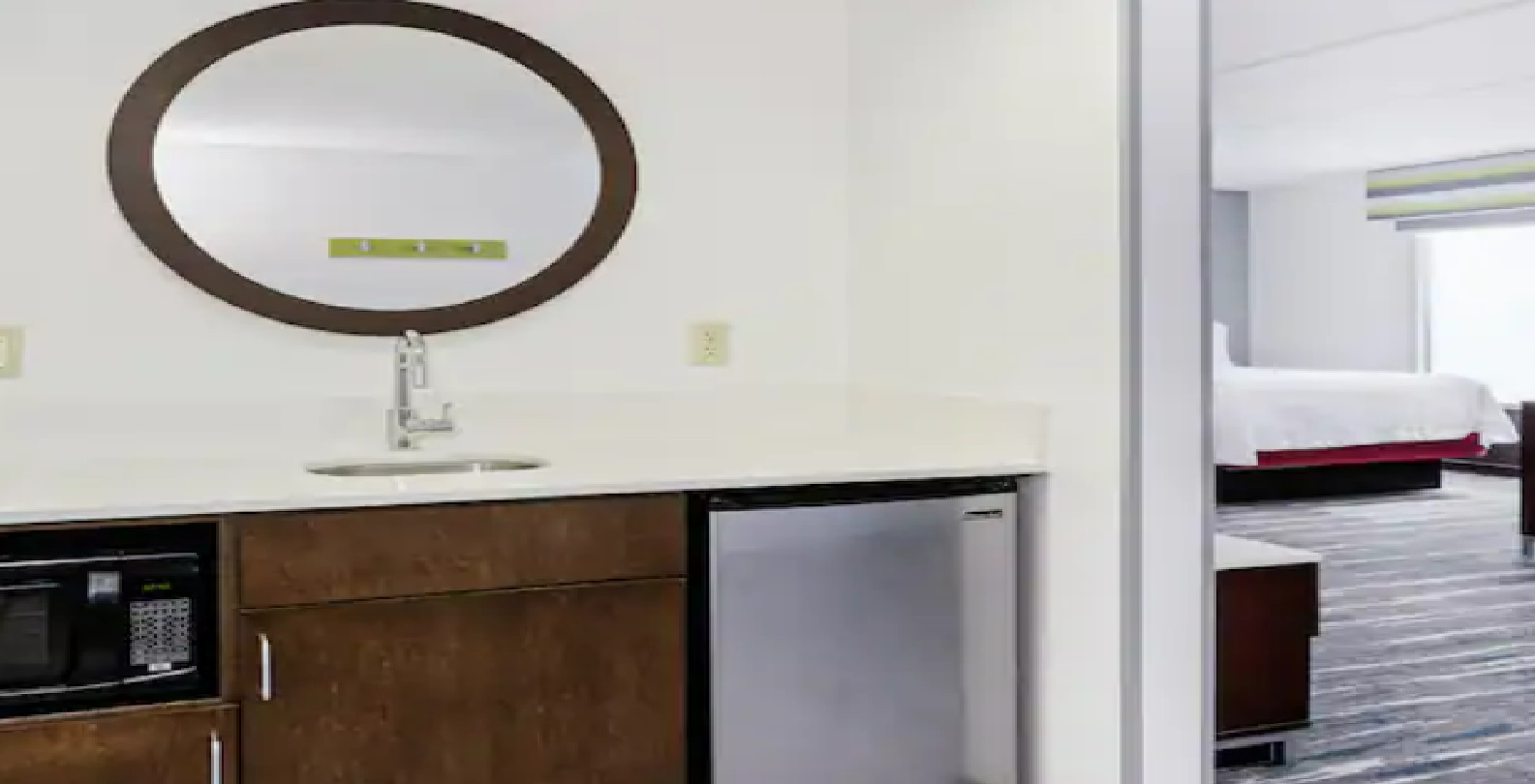 Studio Two Queen Beds