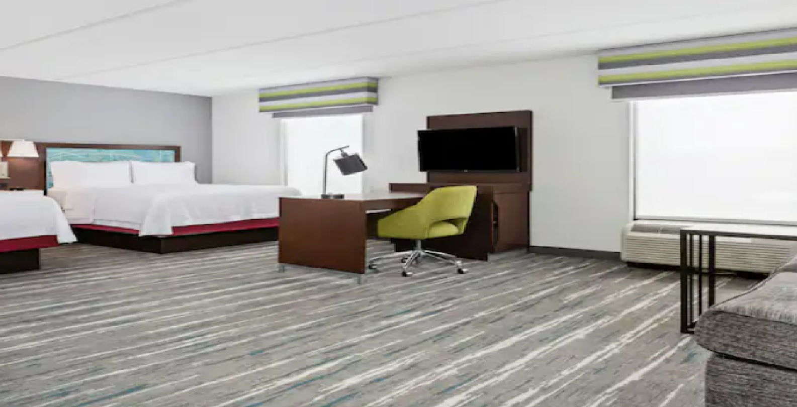 Studio Two Queen Beds