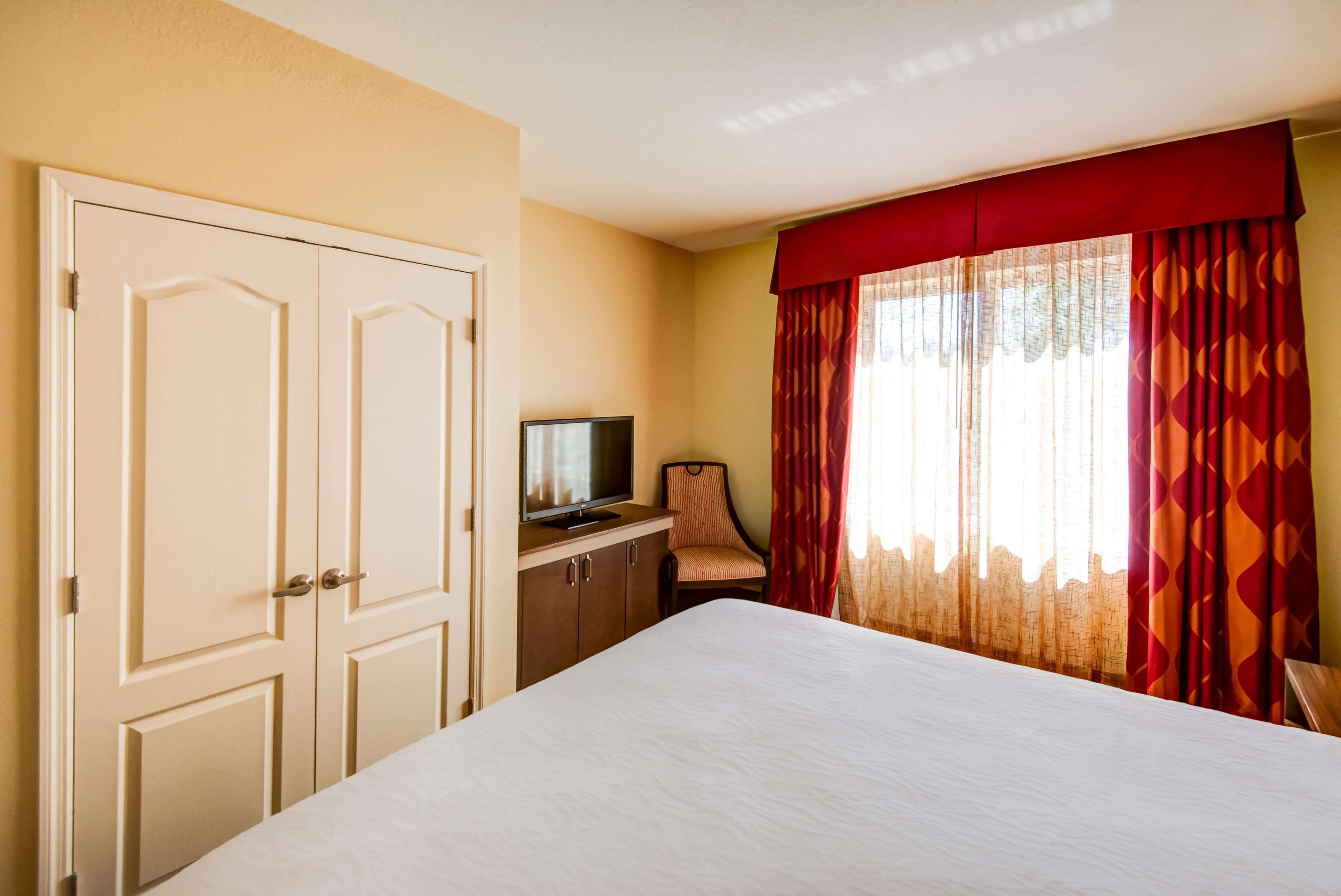 Double Deluxe King Bed