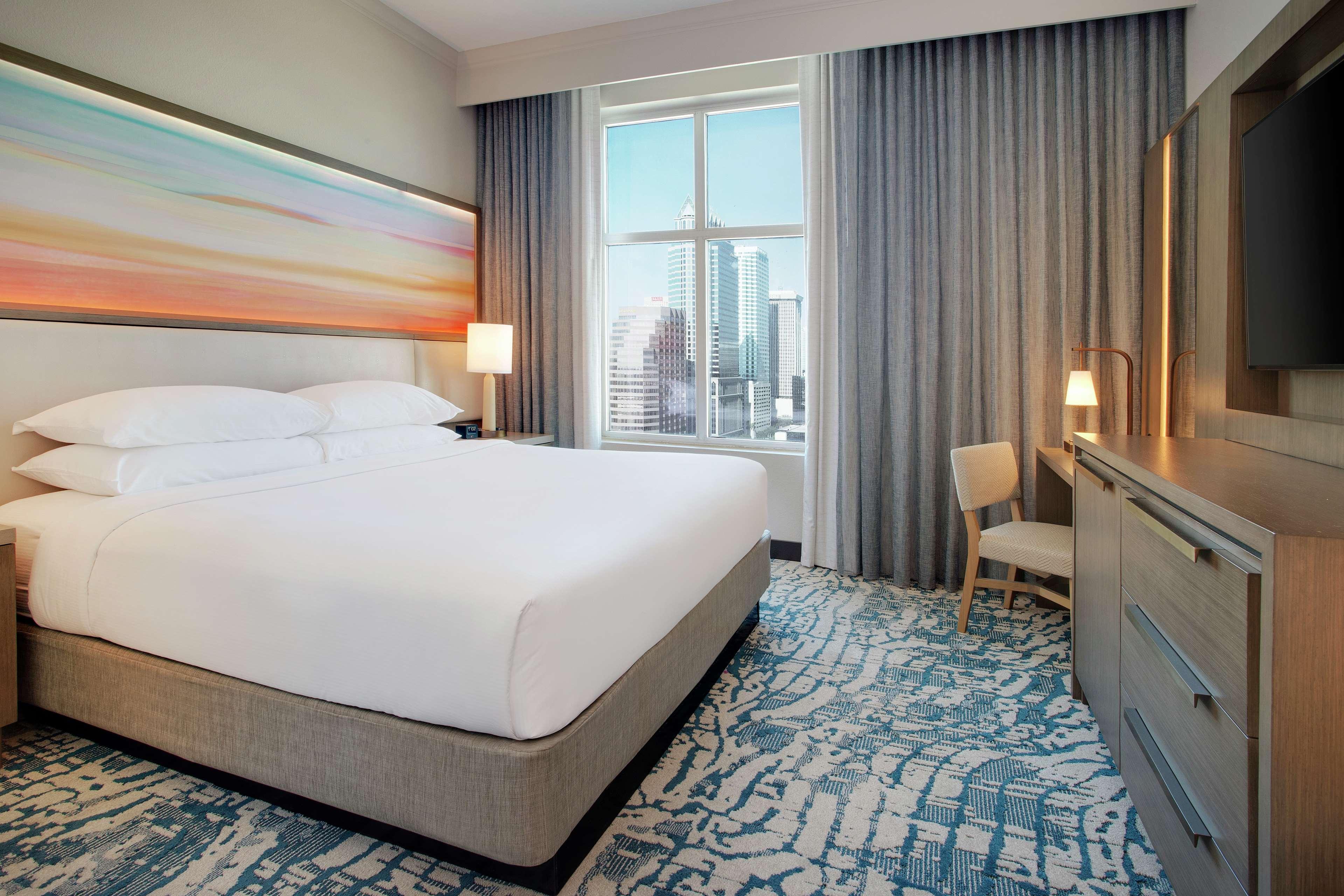 Suite City View King Bed