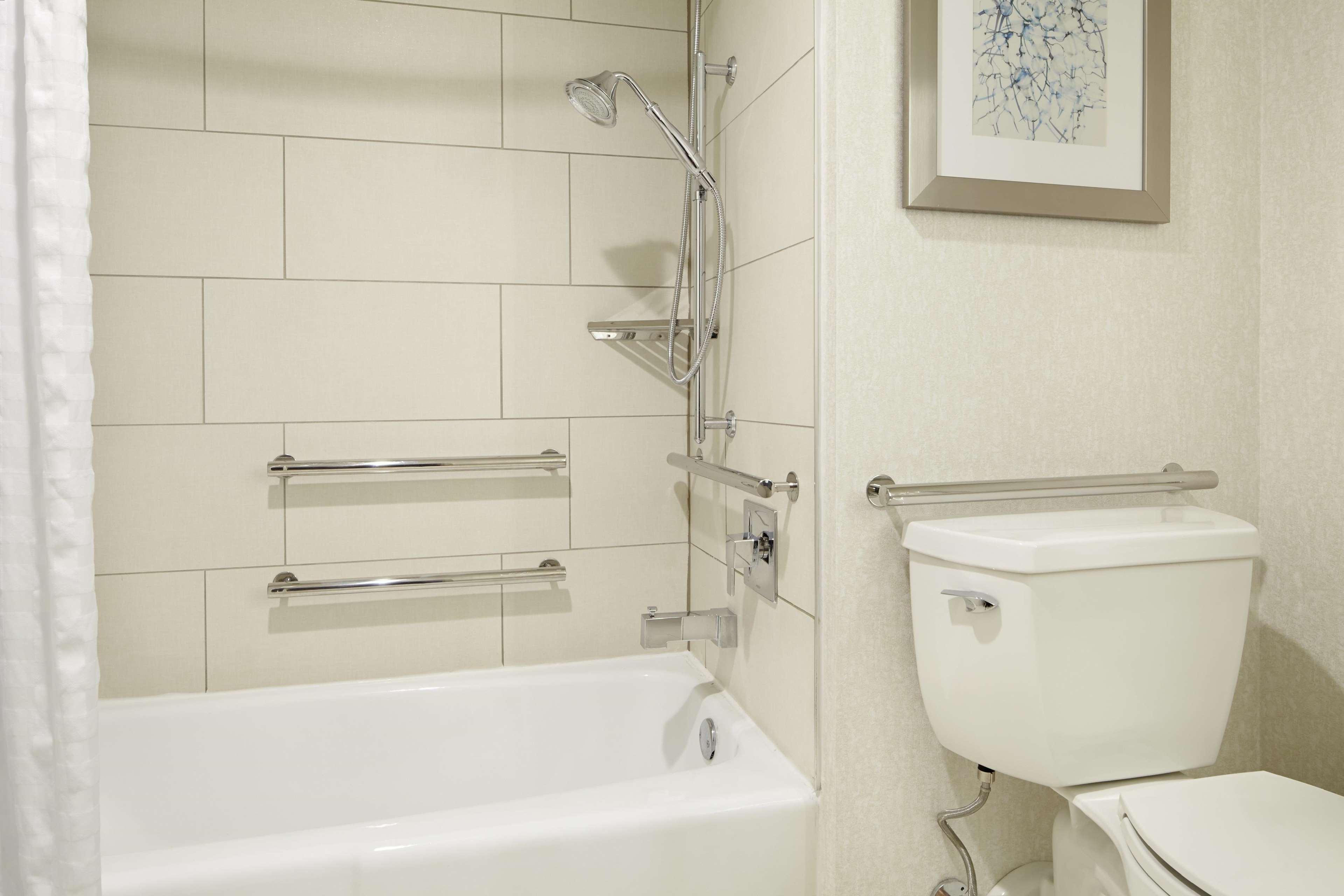 Suite Accessible King Size Bed