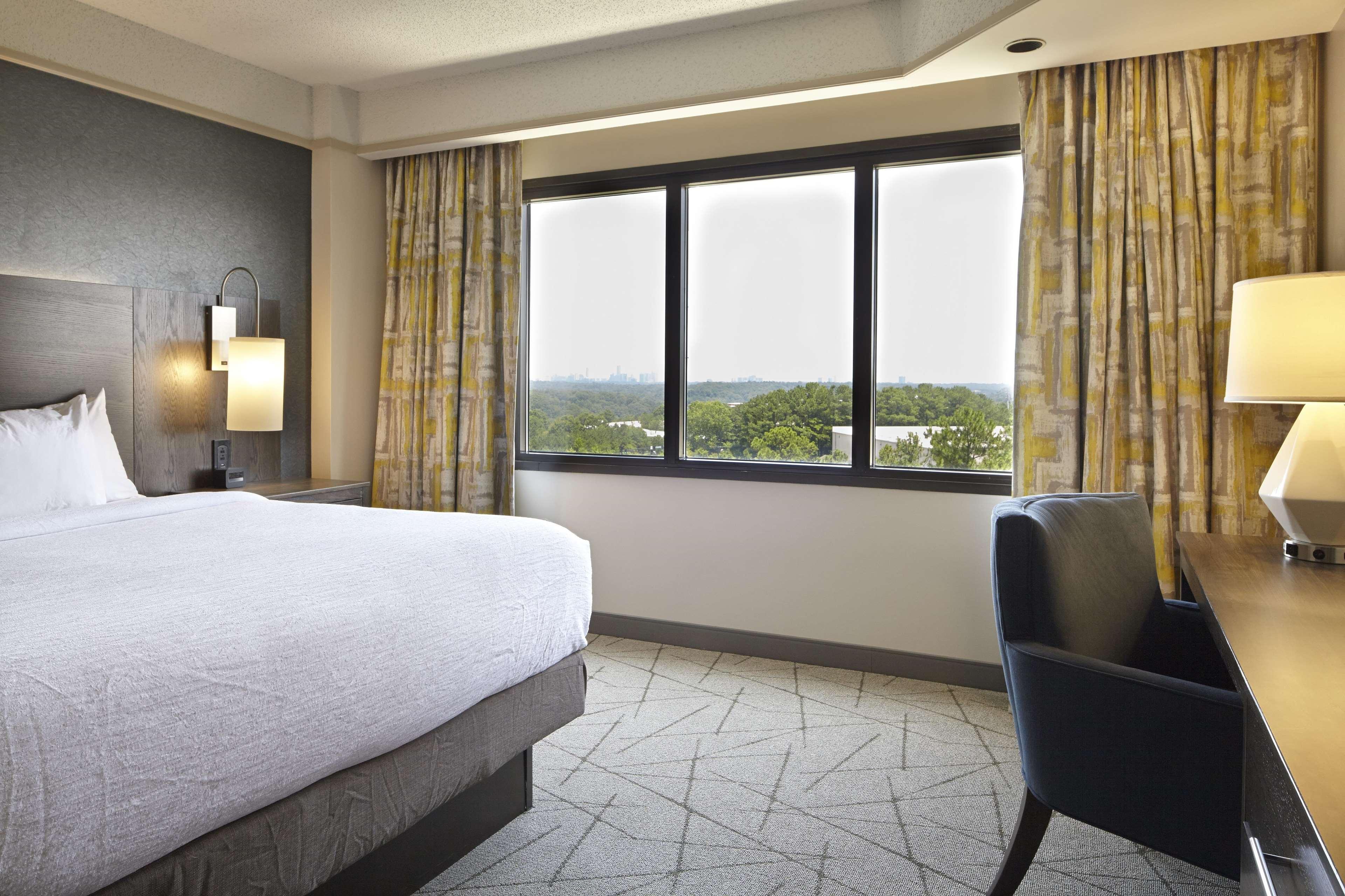 Suite City View King Bed