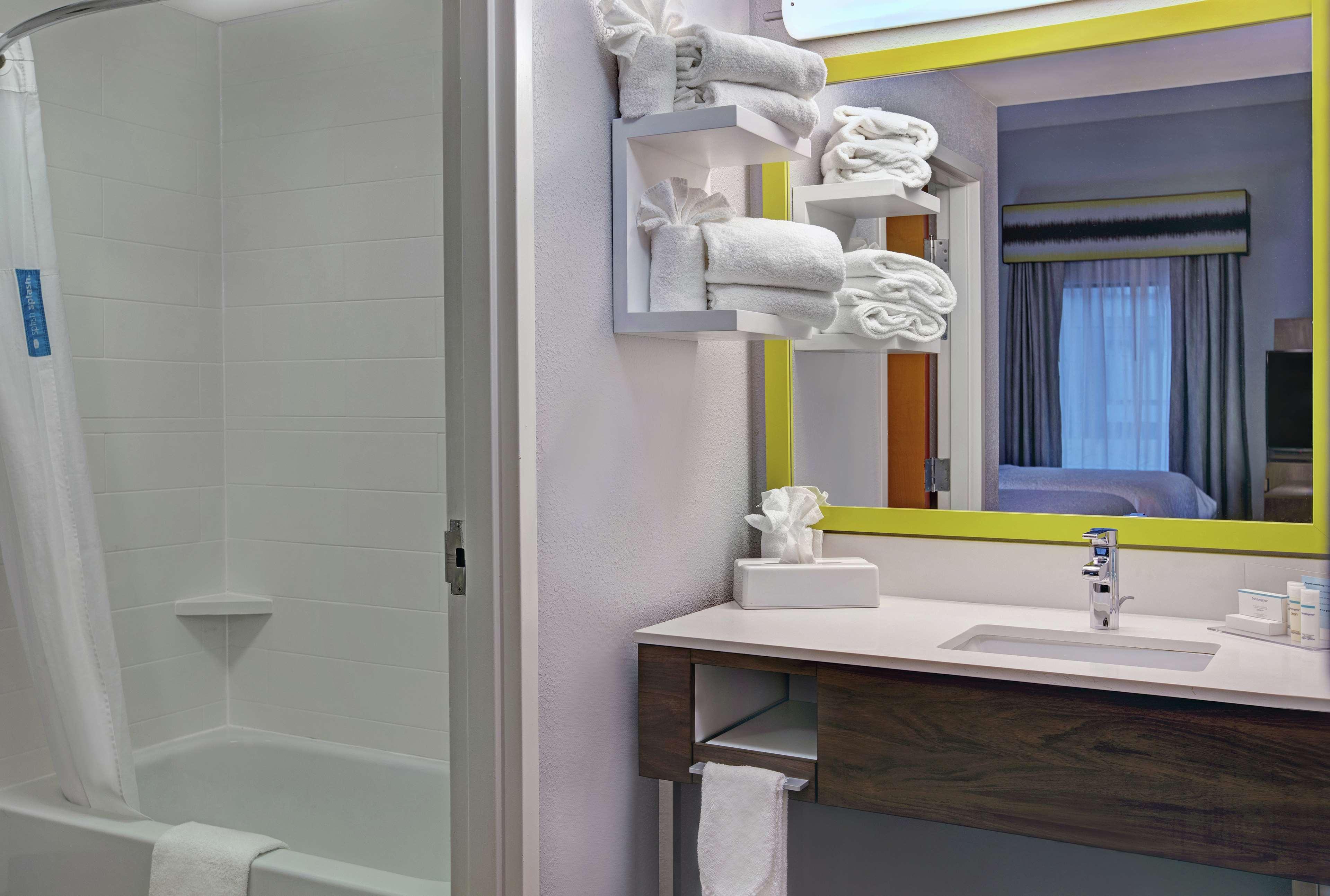 Studio Two Queen Beds Non Smoking