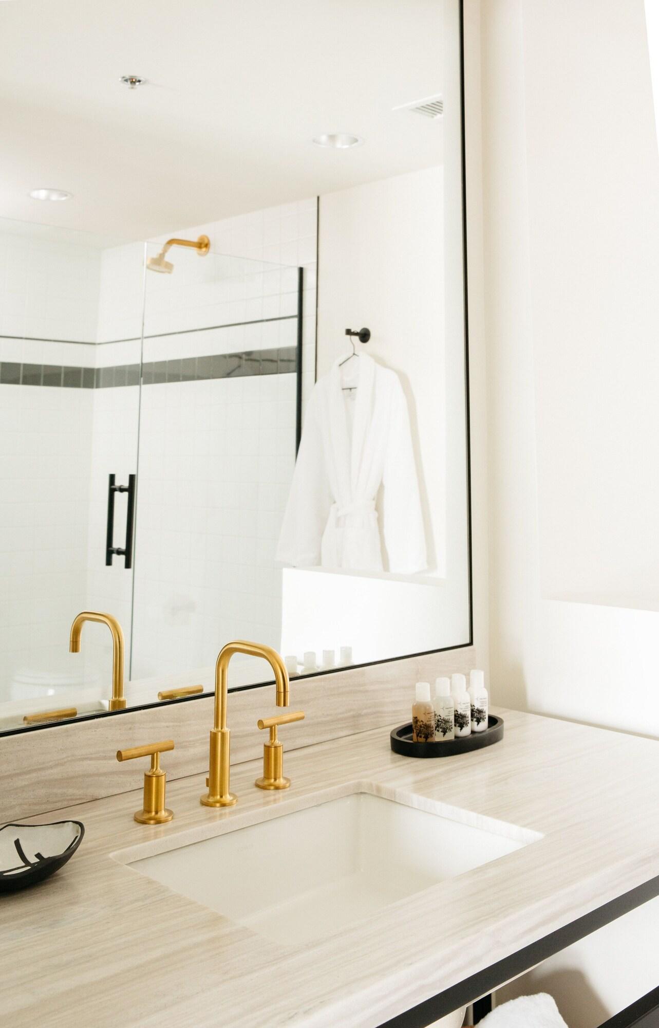 Suite King Bed One Bedroom 