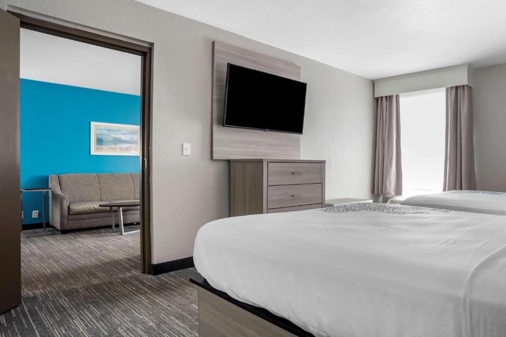 Suite Two Queen Beds