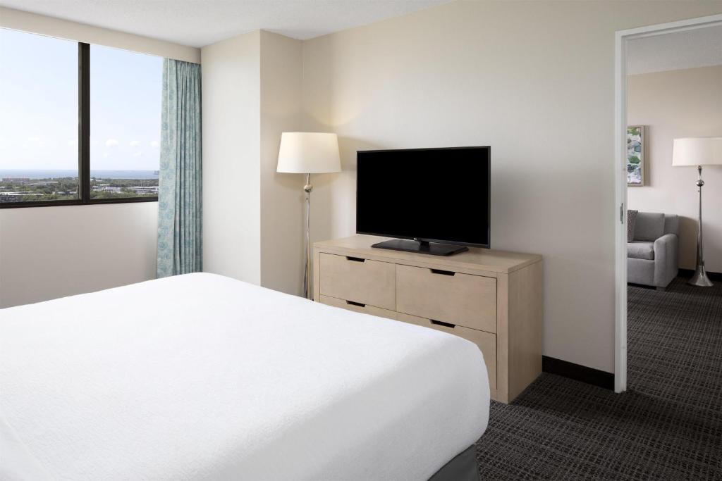 Room King Size Bed