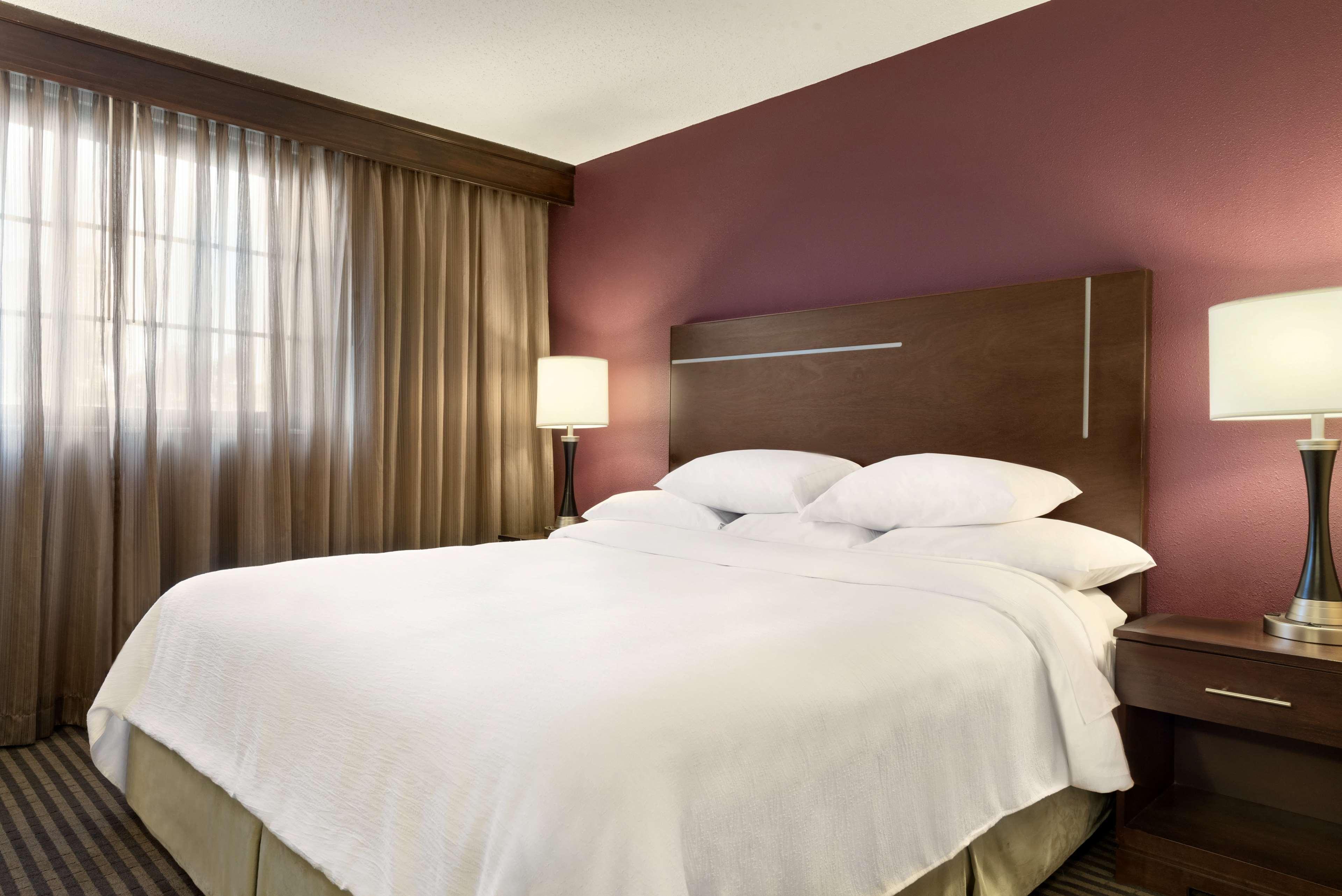 Suite Accessible King Size Bed