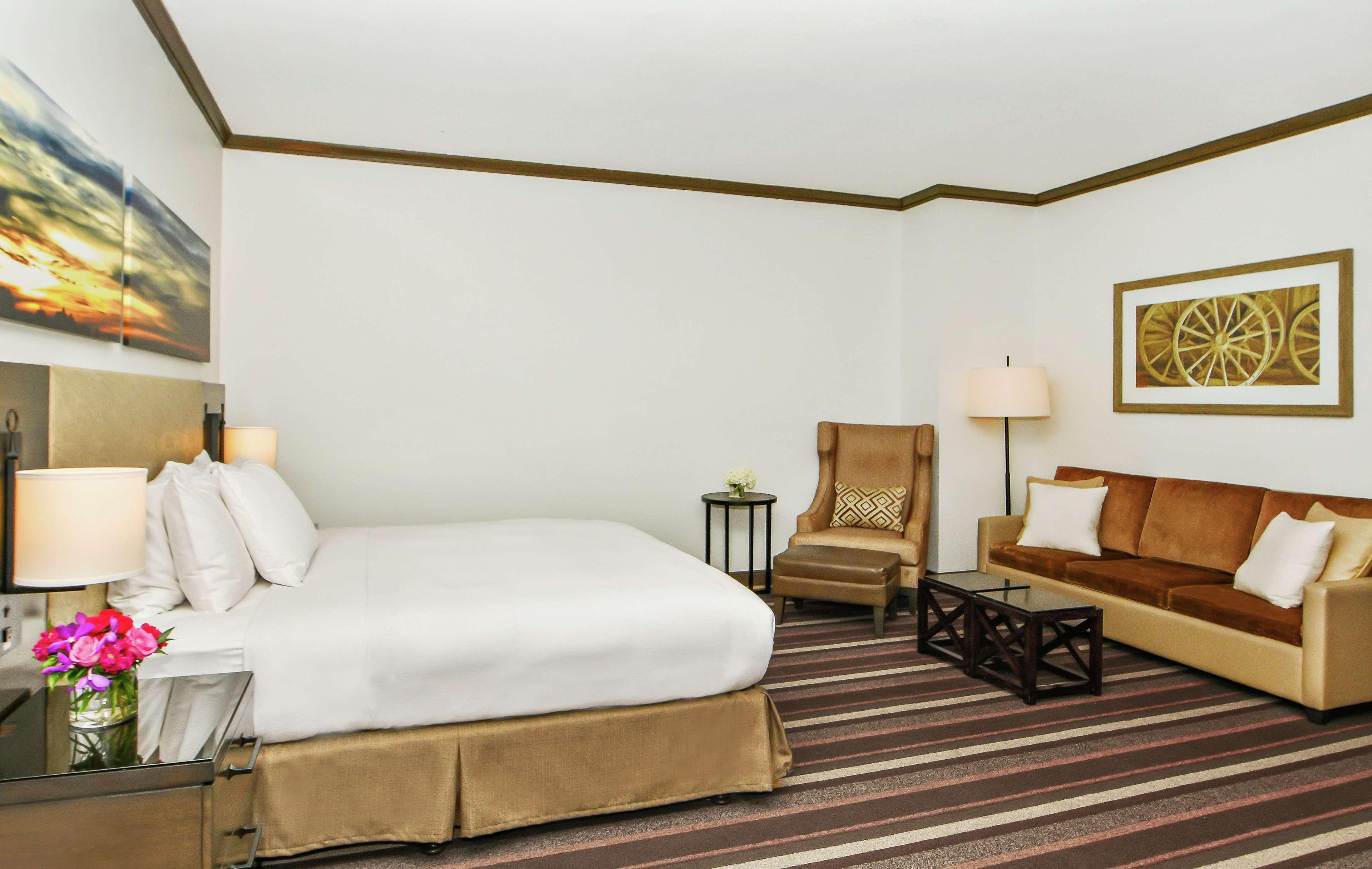 Double Deluxe King Bed