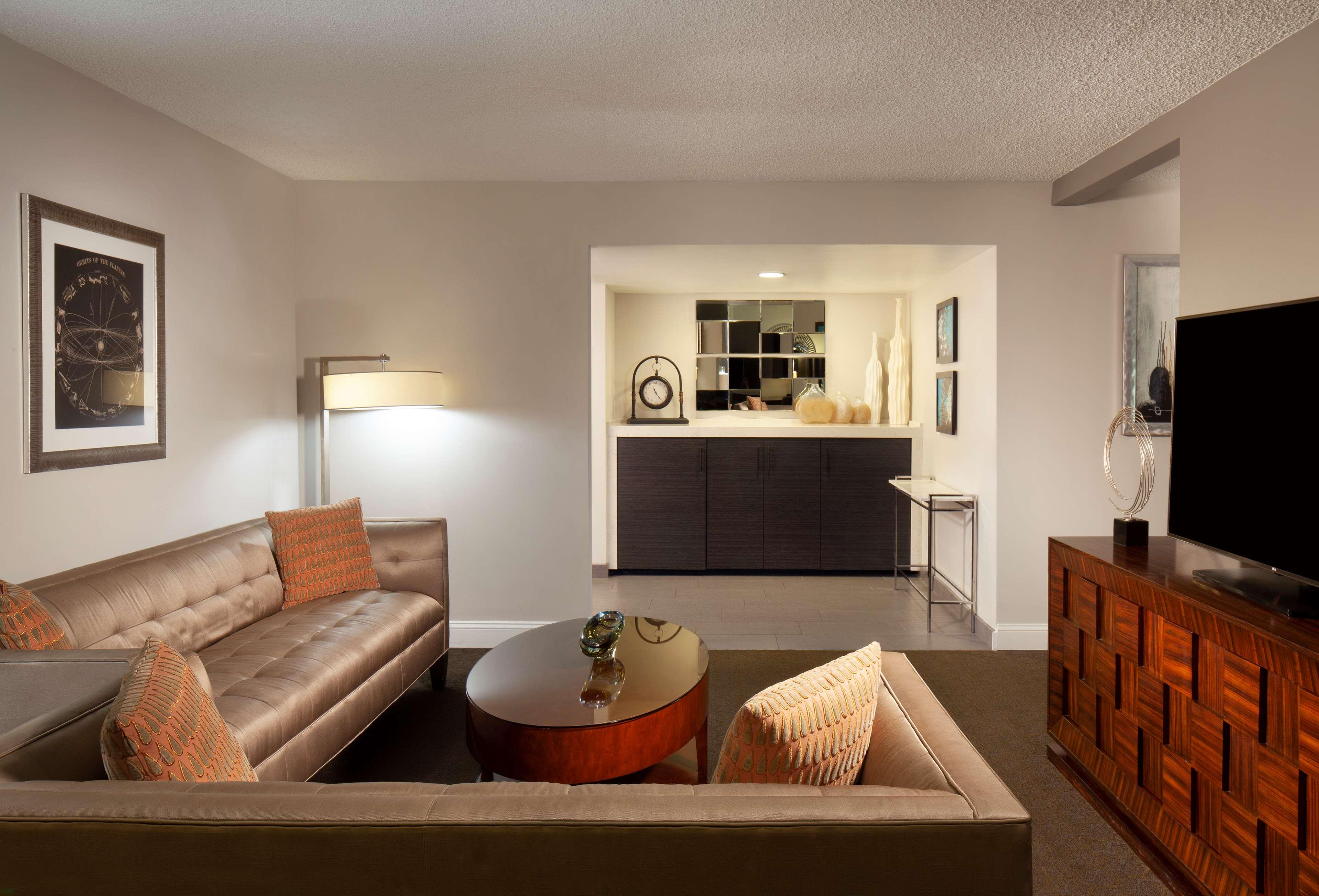 Suite Pool View King Bed