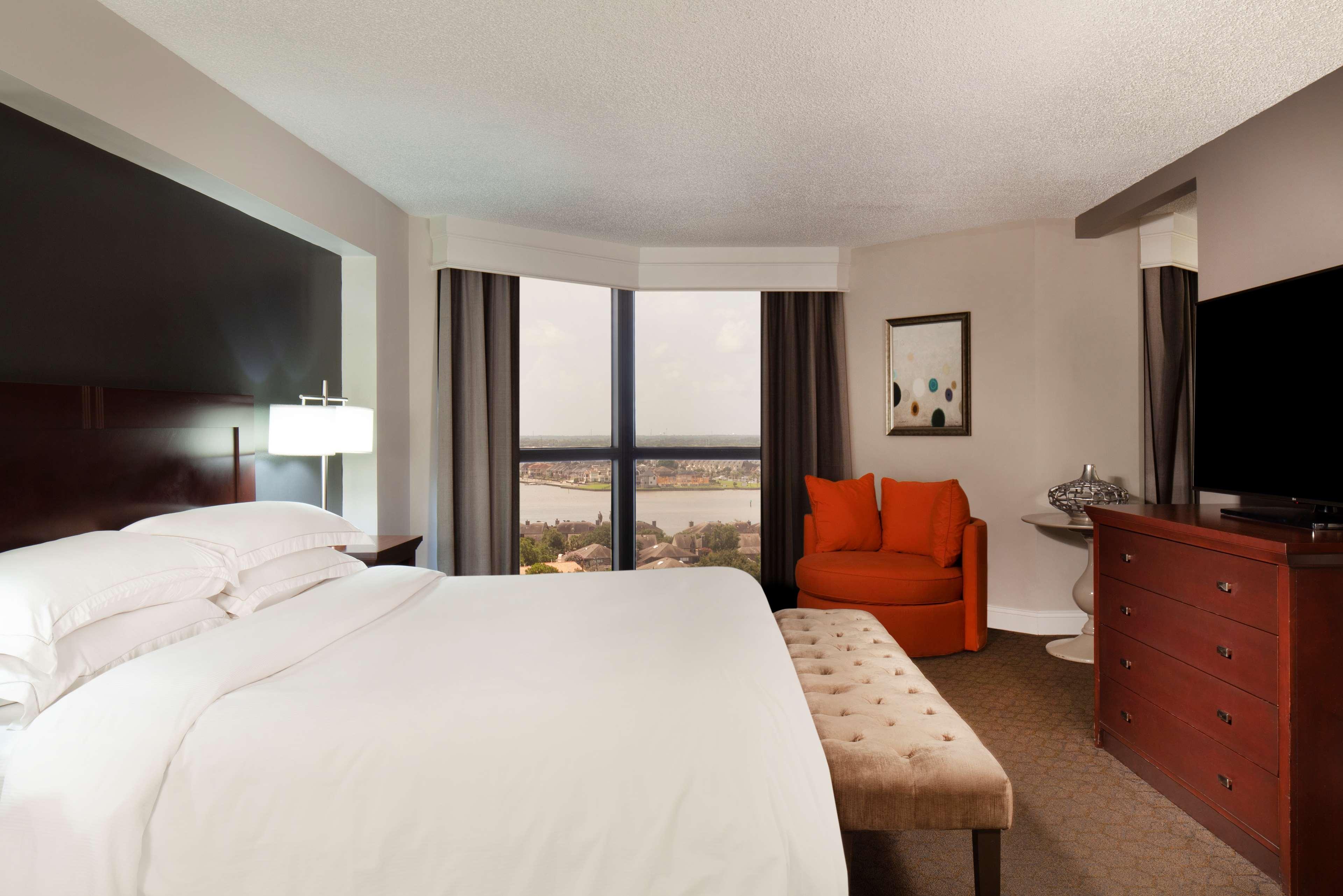 Suite Pool View King Bed