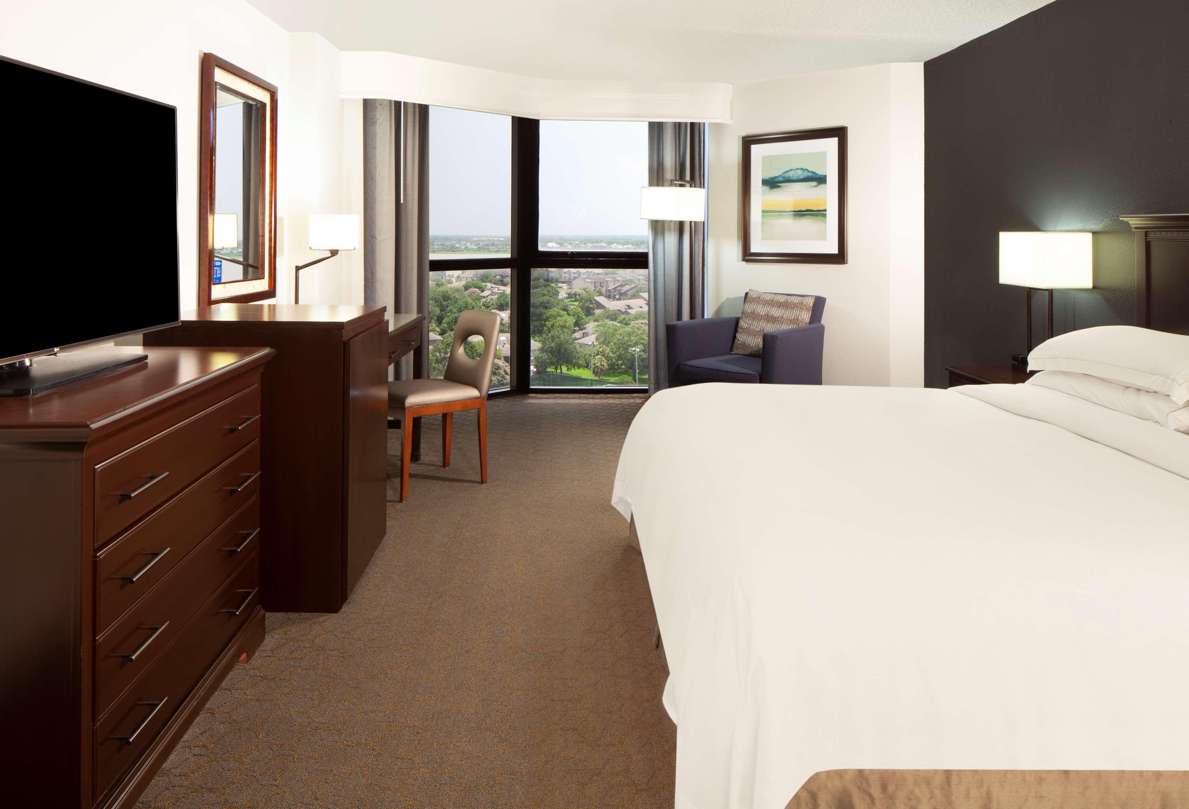 Double Deluxe King Bed