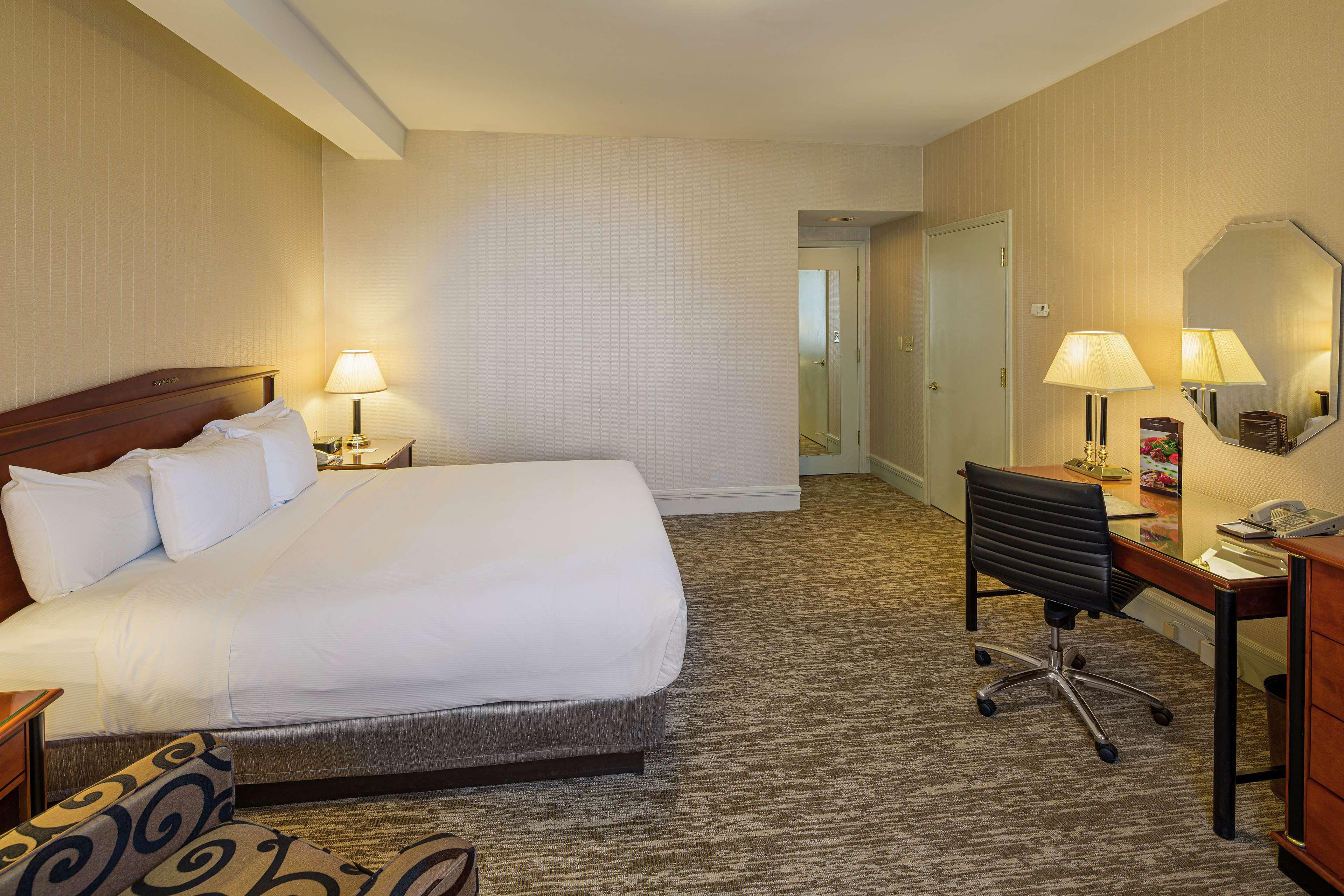 Double Deluxe King Bed