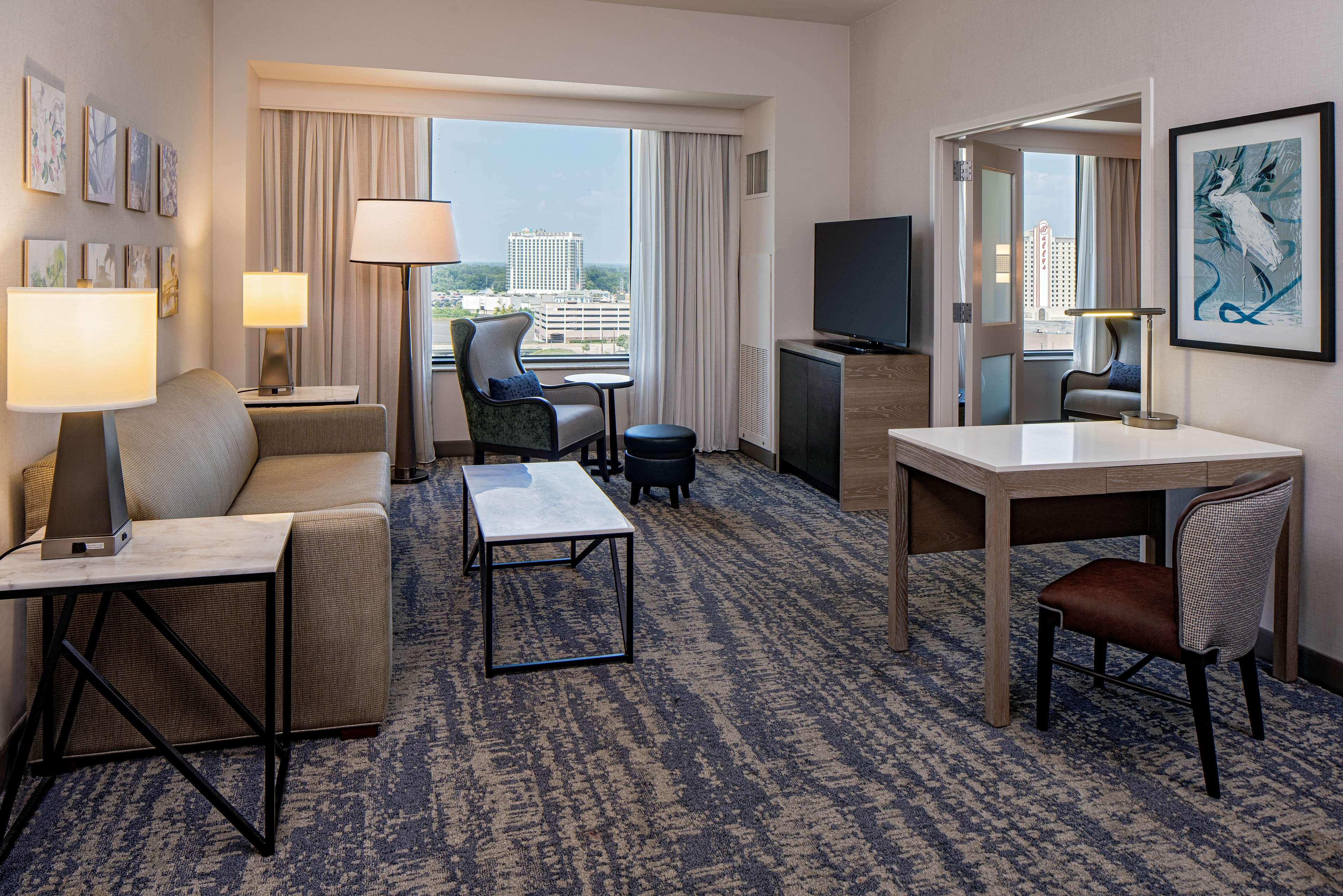 Suite Accessible King Size Bed