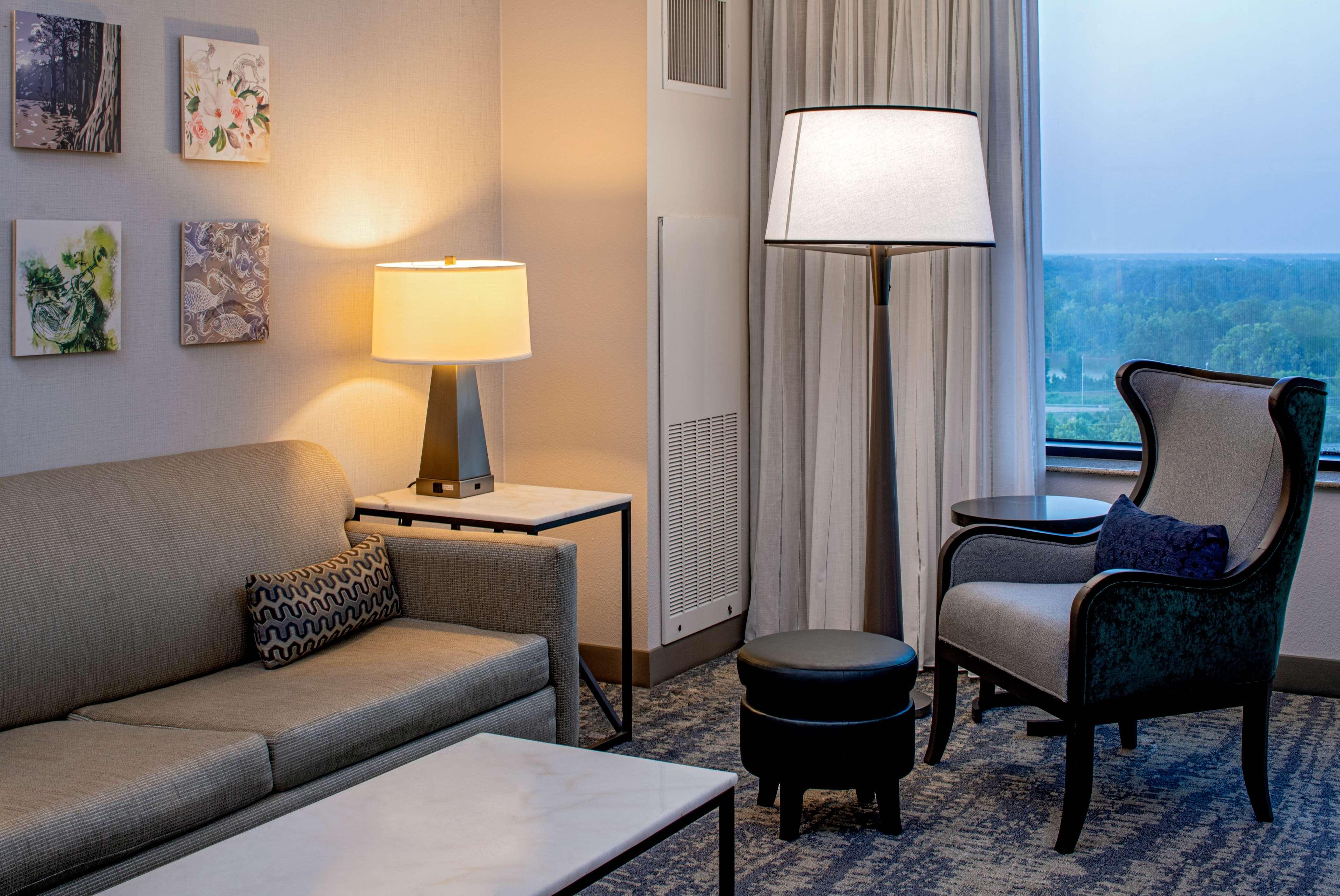 Suite Accessible King Size Bed