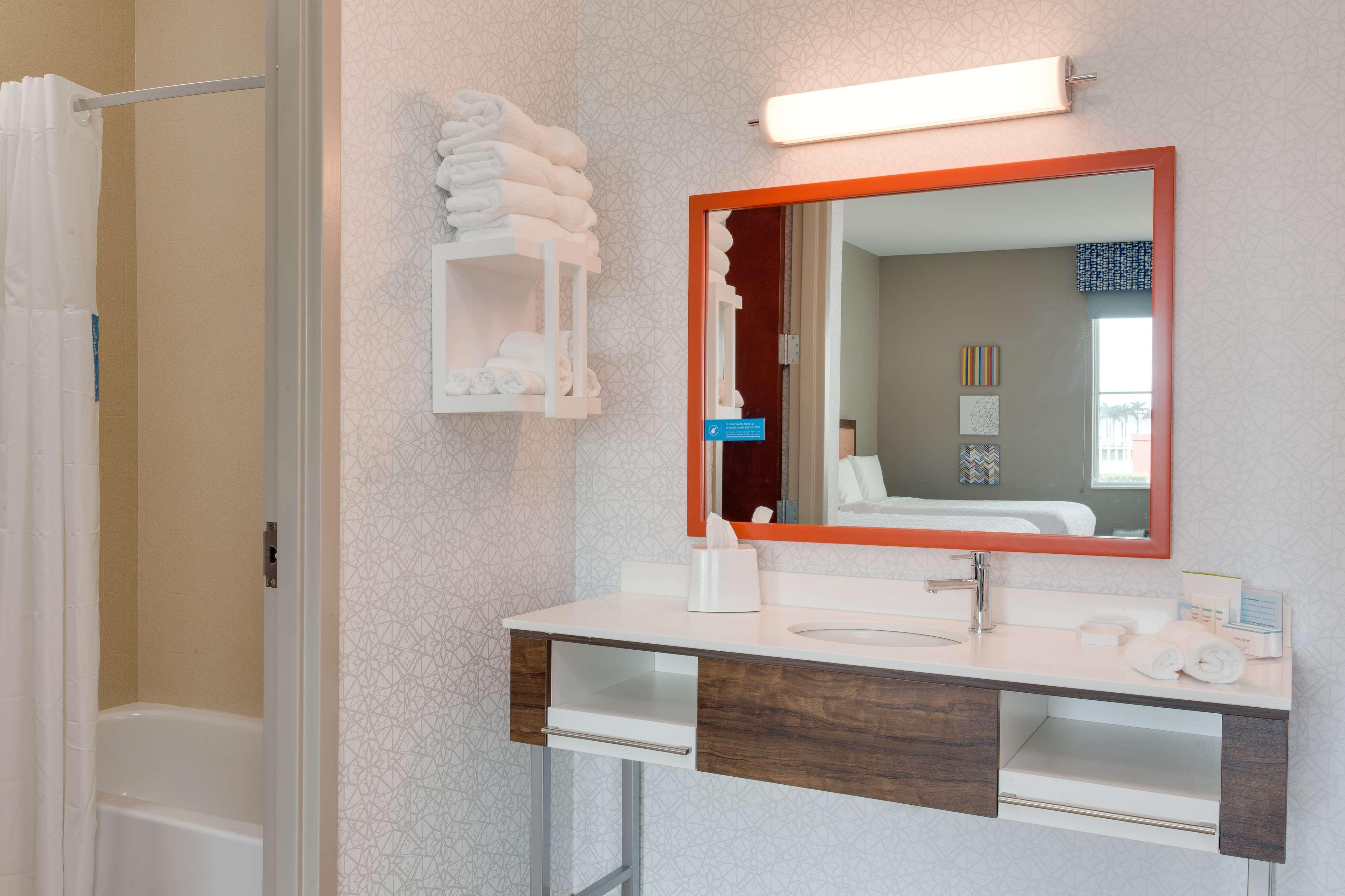 Studio Two Queen Beds Non Smoking