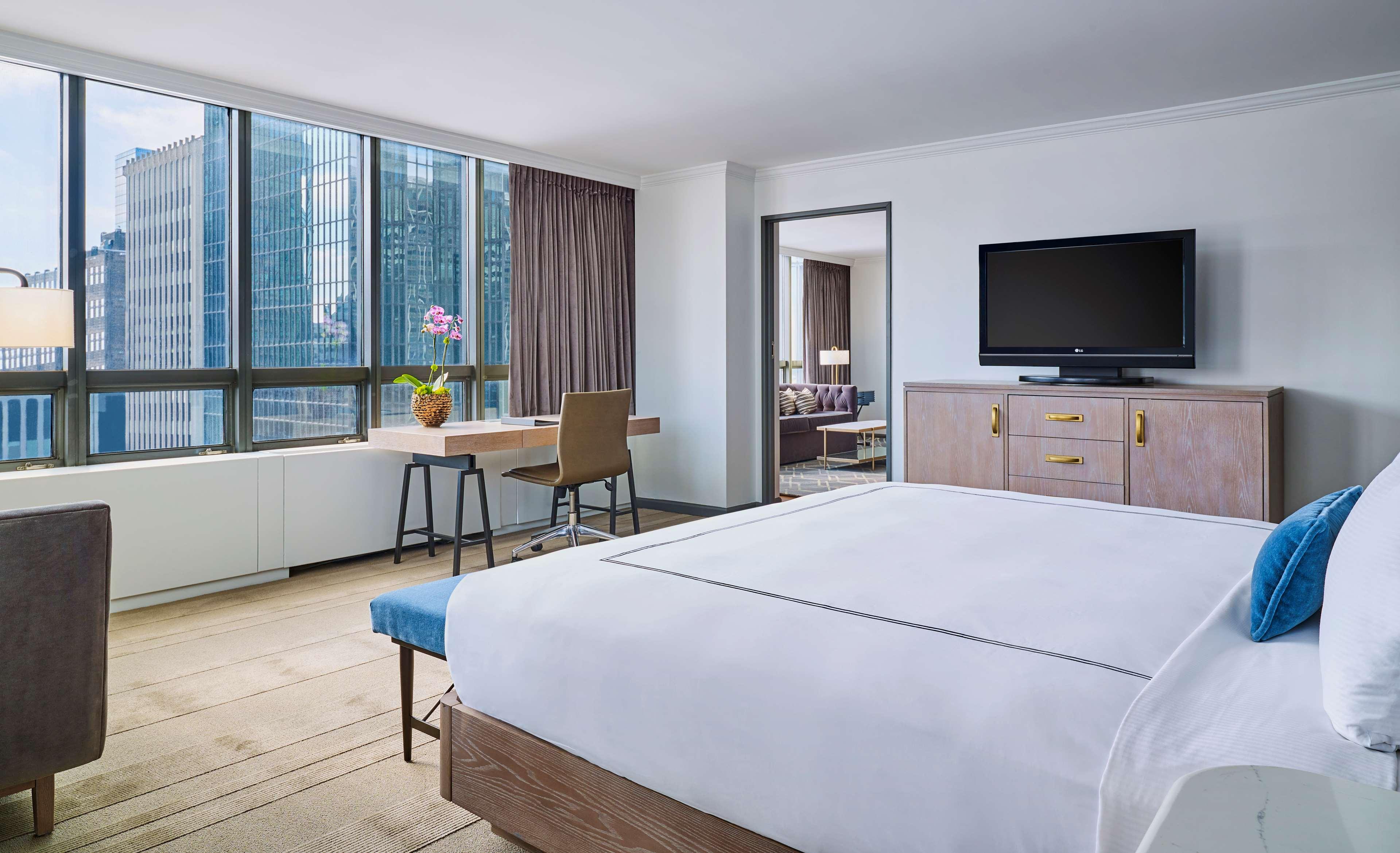 Suite King Size Bed