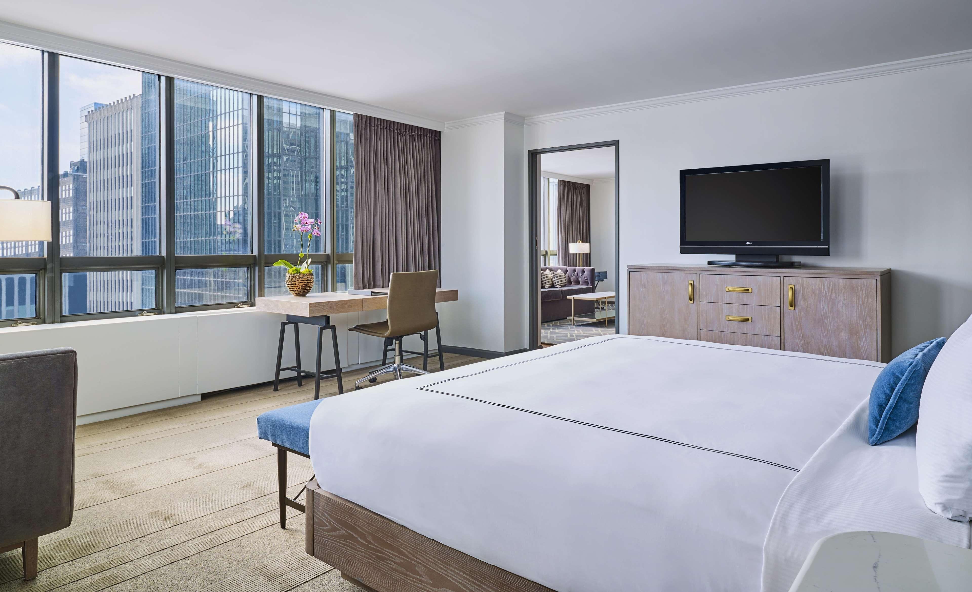 Suite King Size Bed