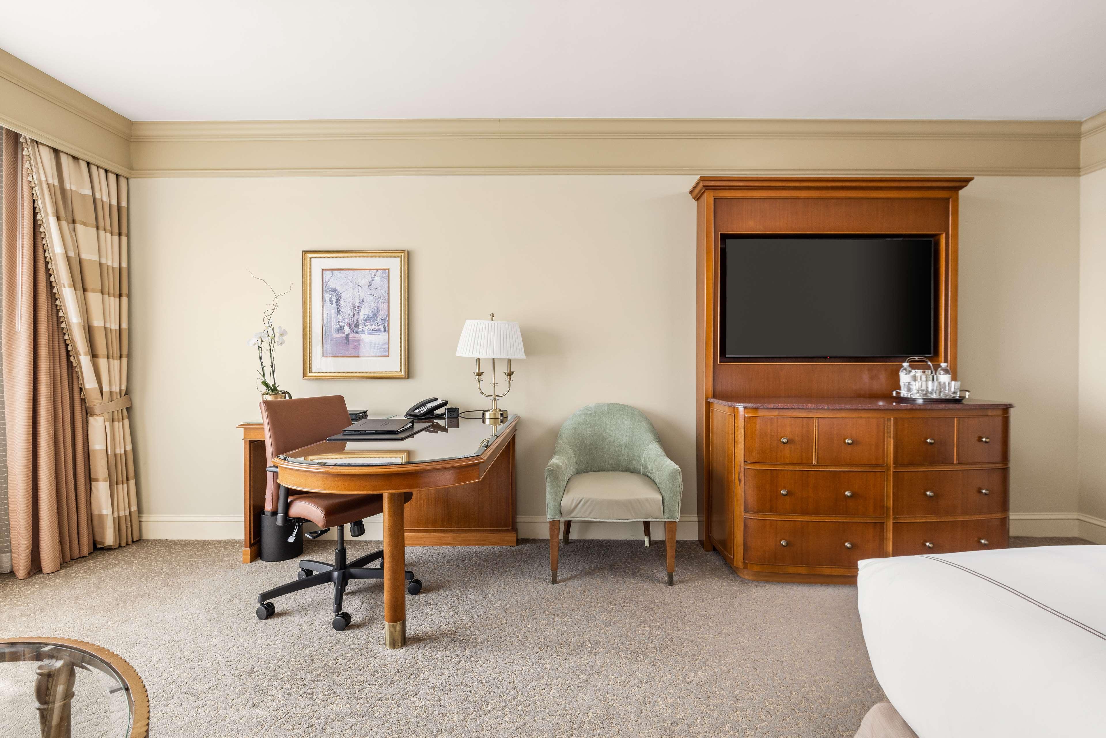 Double Deluxe King Bed