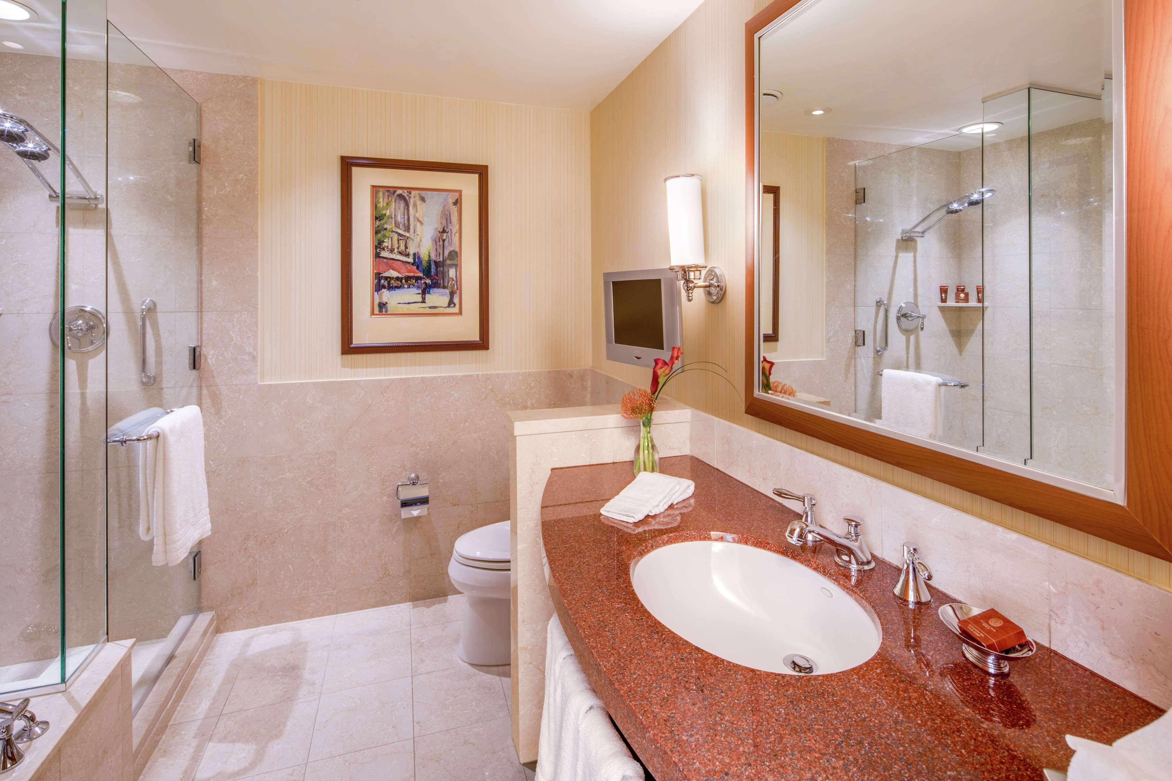 Double Deluxe King Bed