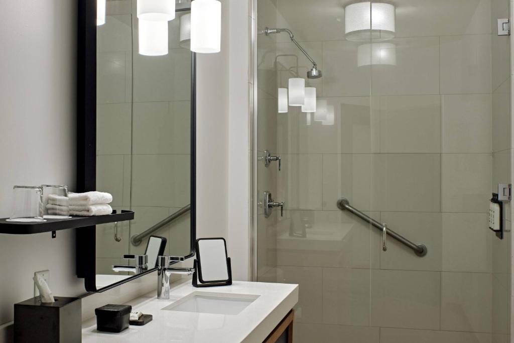 Double Deluxe King Bed