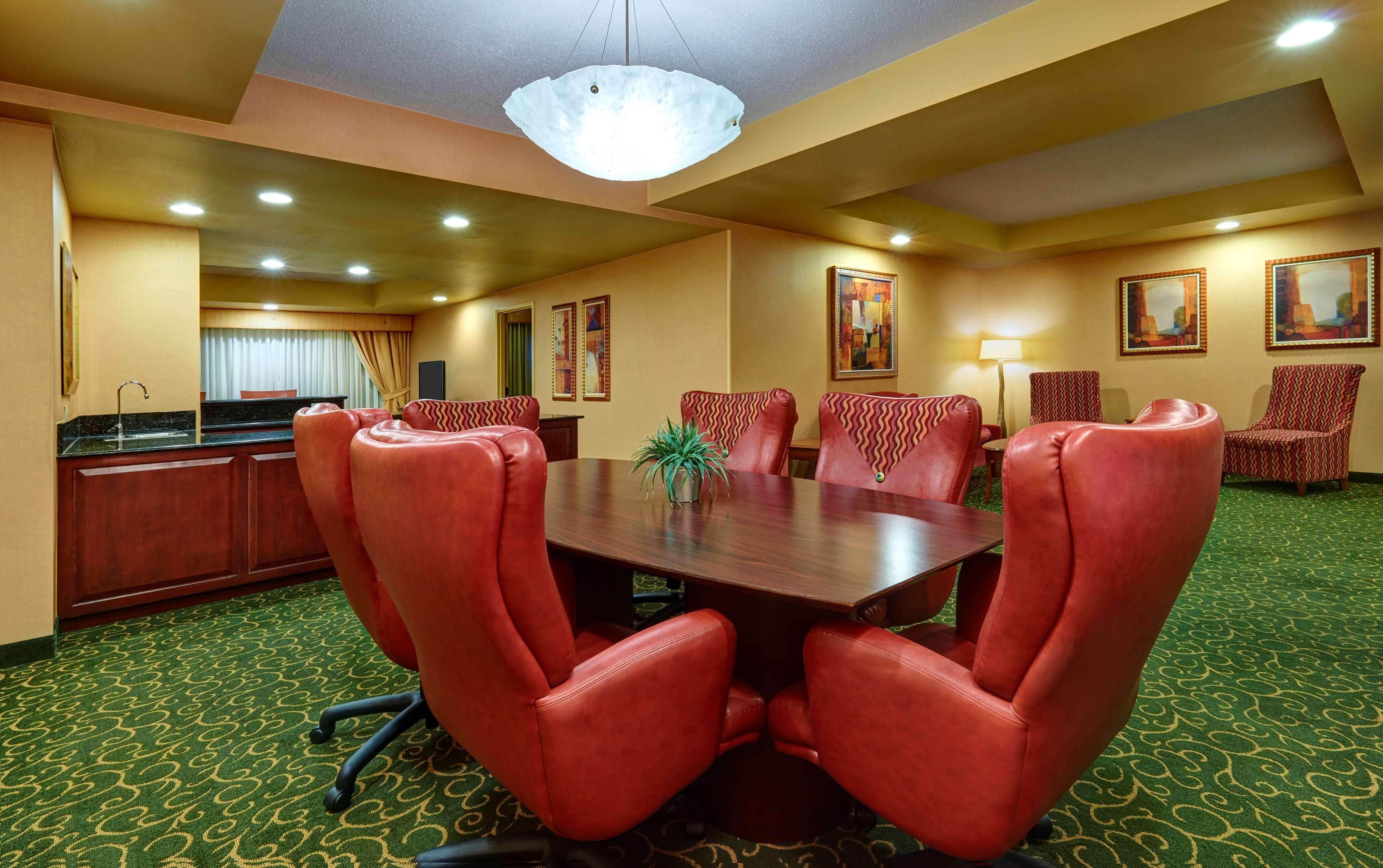 Suite Deluxe King Bed