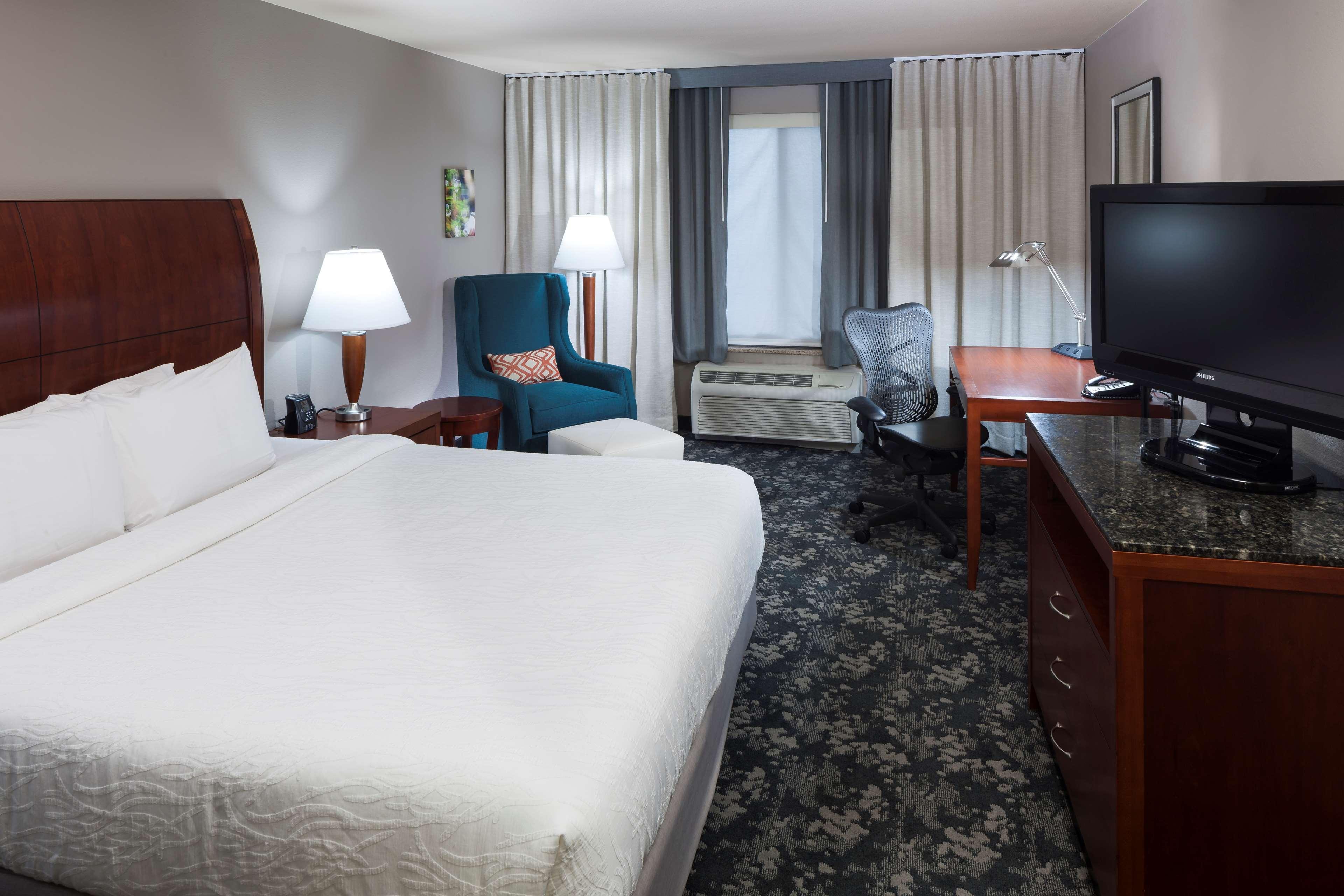 Suite King Size Bed