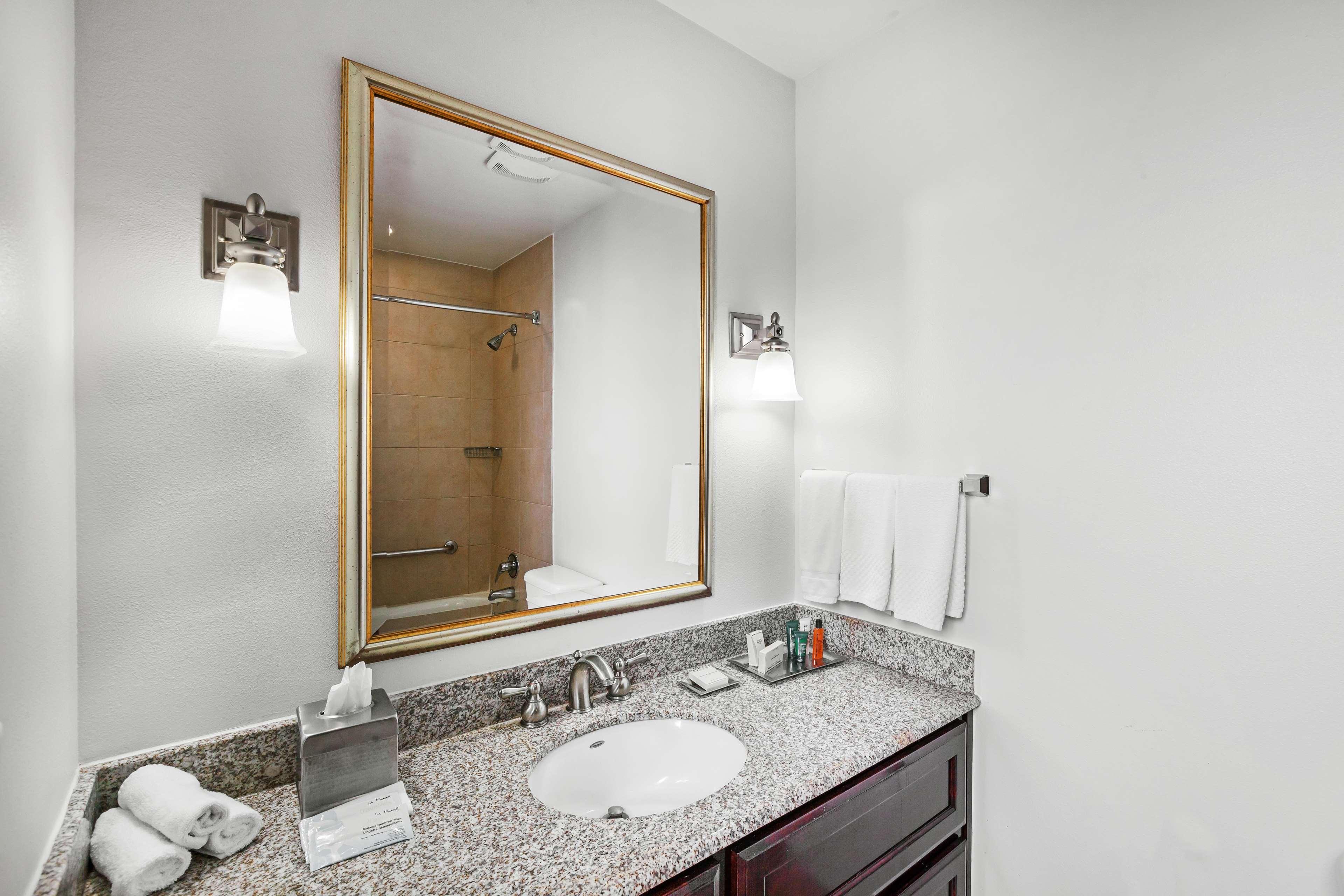 Double Deluxe King Bed