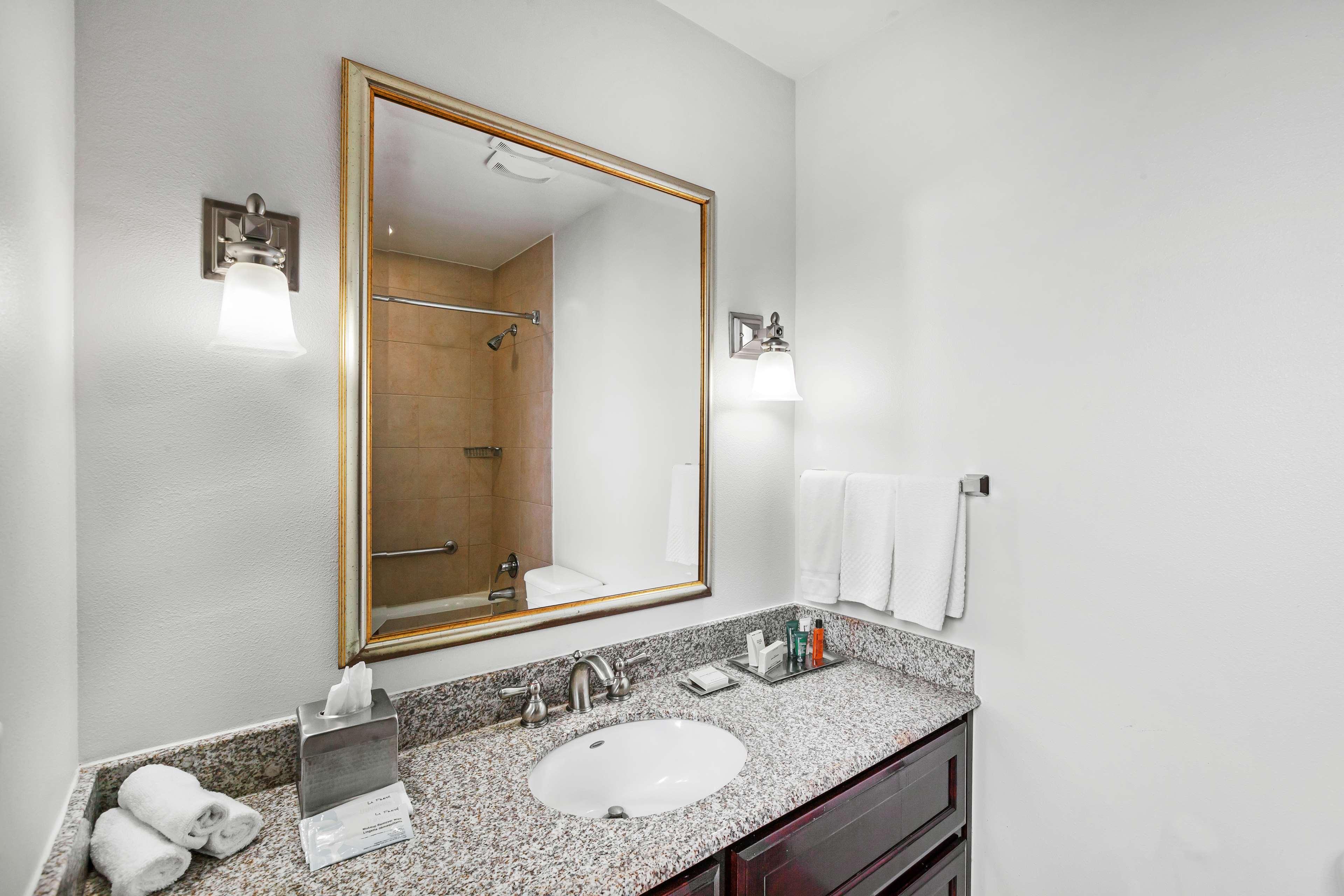 Double Deluxe King Bed