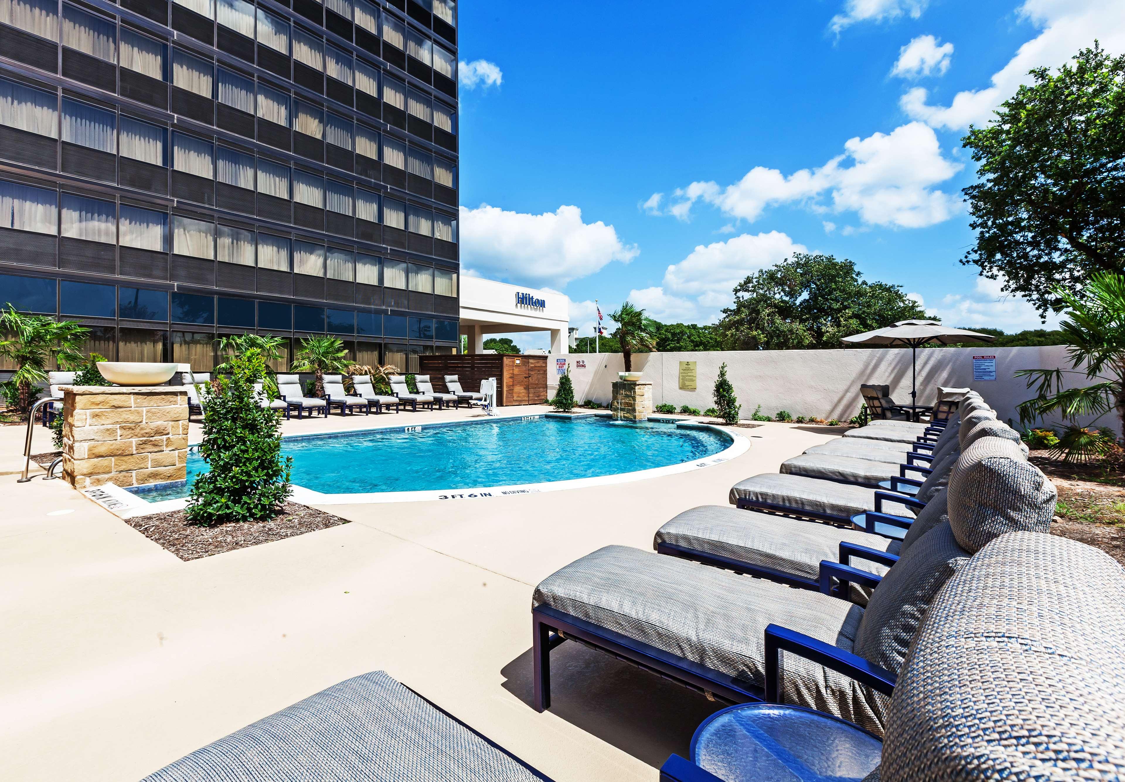 Suite Pool View King Bed