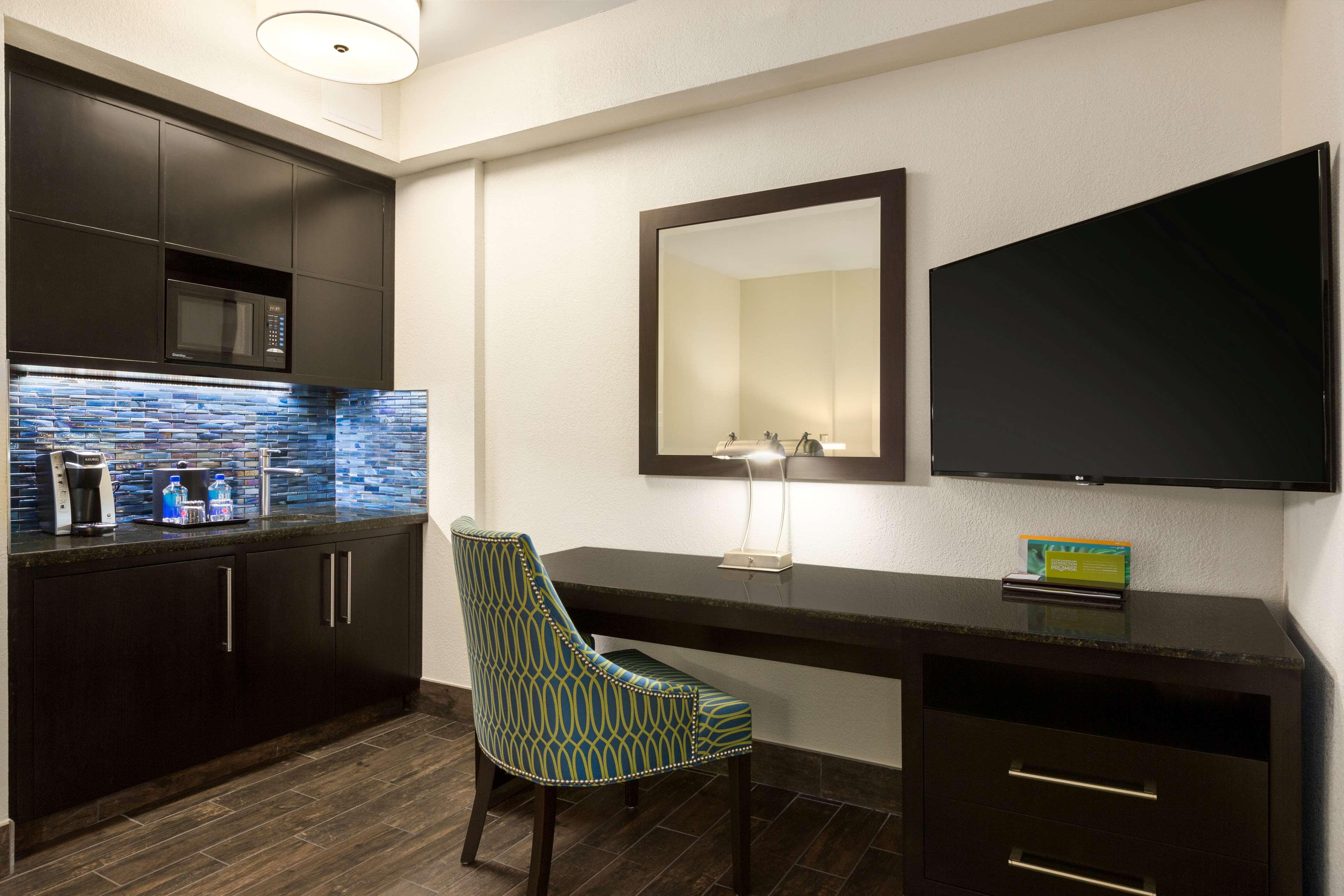 Junior Suite Queen Size Bed