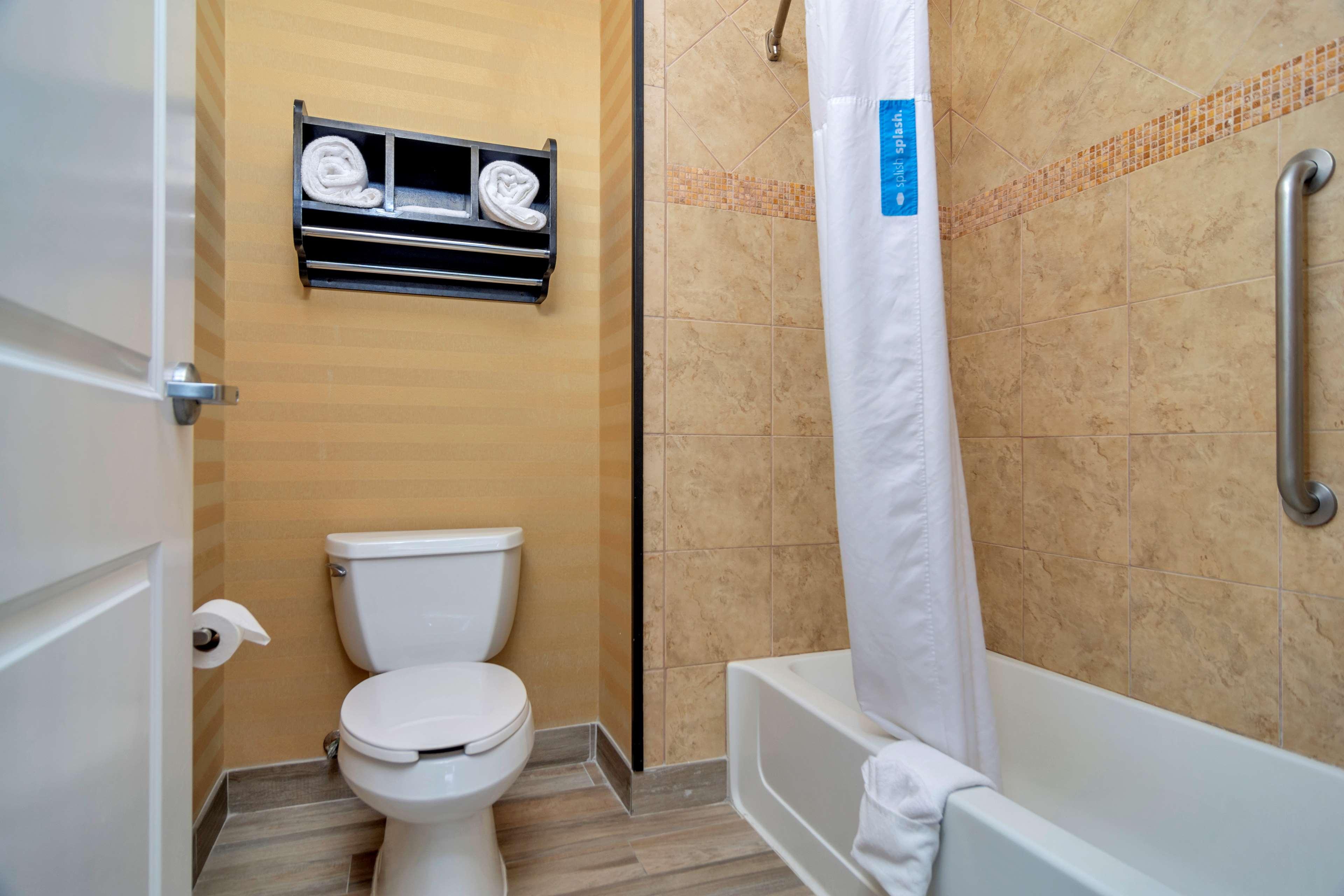 Studio Two Queen Beds Non Smoking