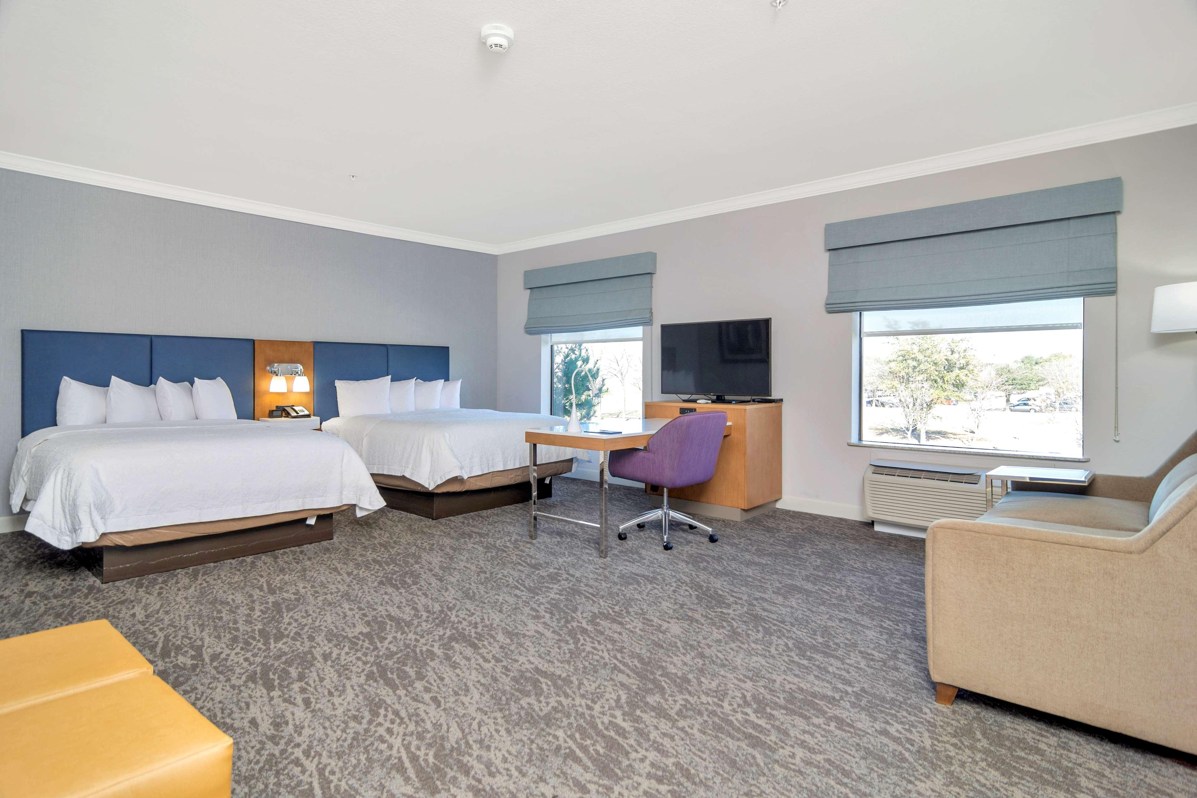 Studio Two Queen Beds Non Smoking