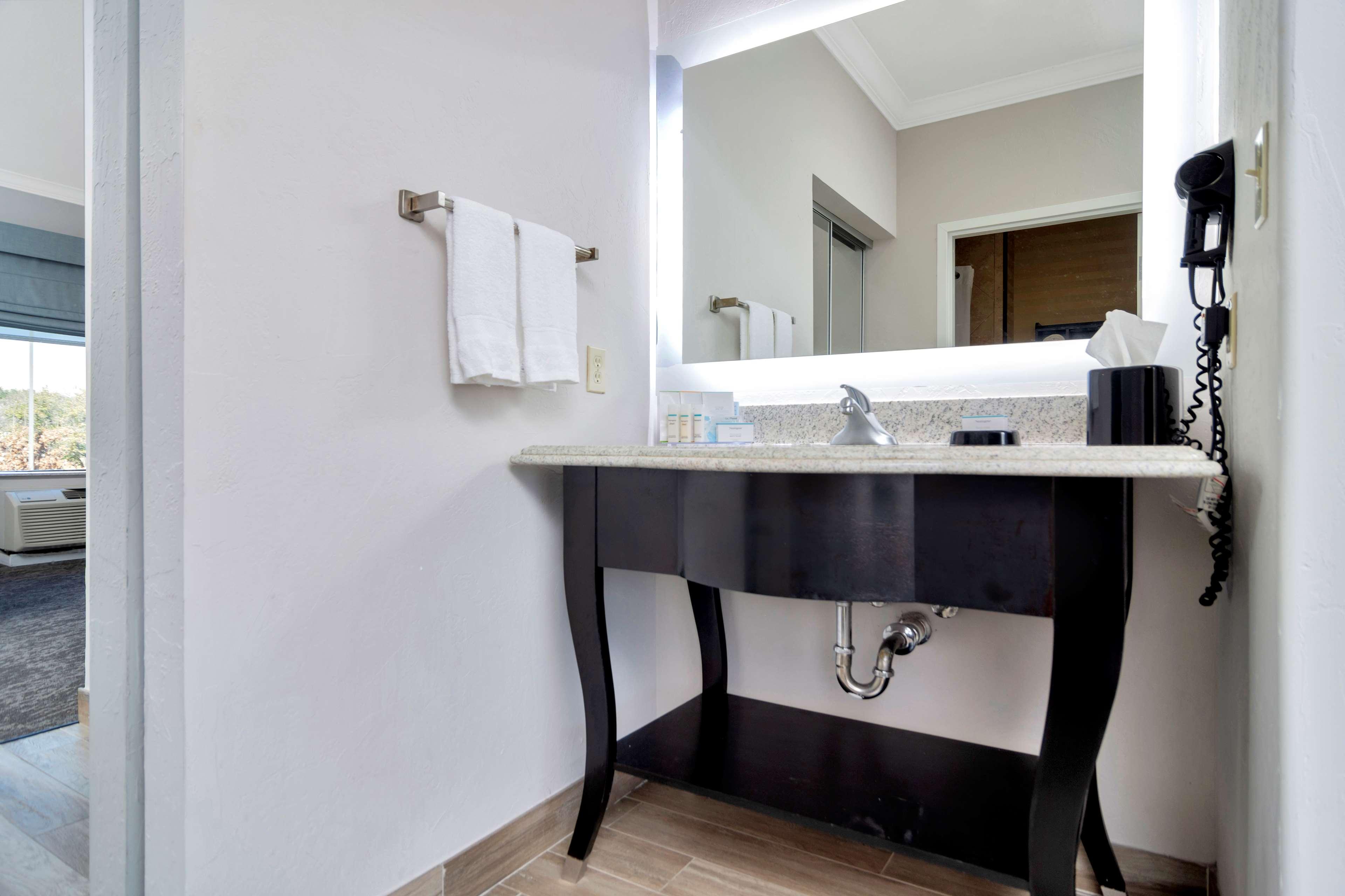 Studio Two Queen Beds Non Smoking