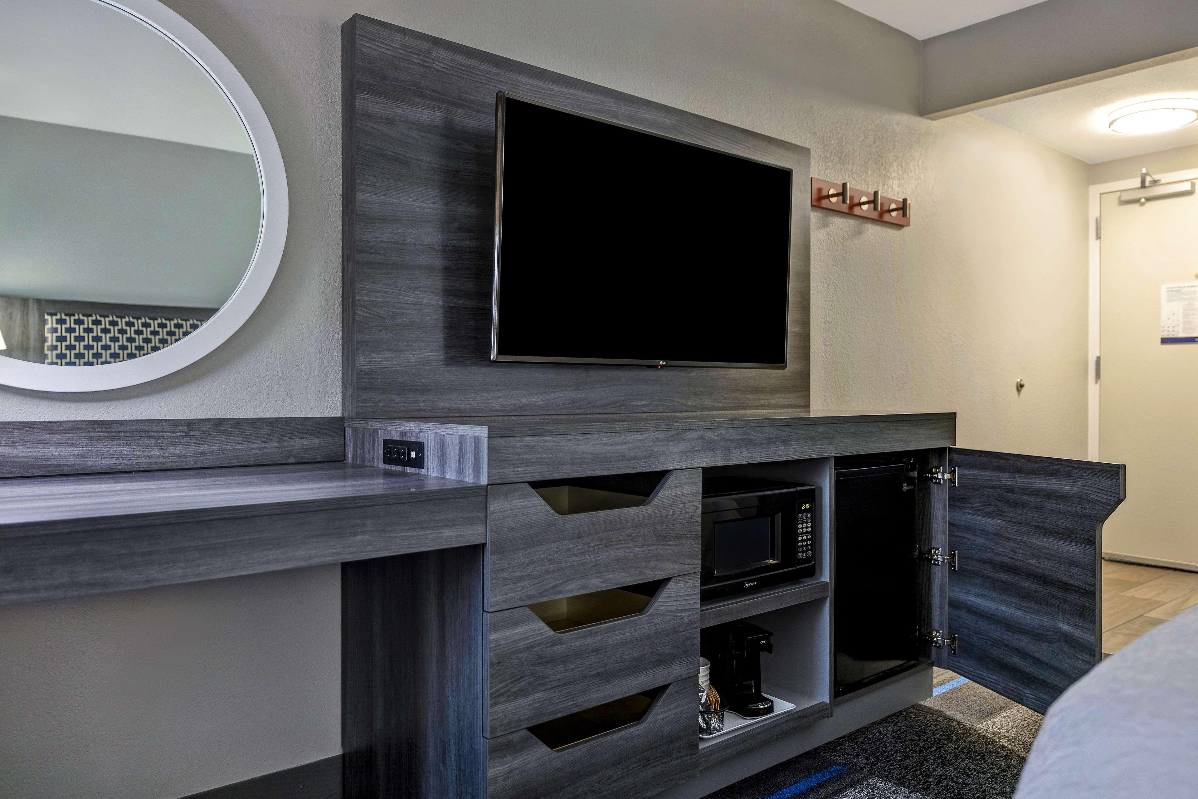 Twin Accessible-two Queen Beds