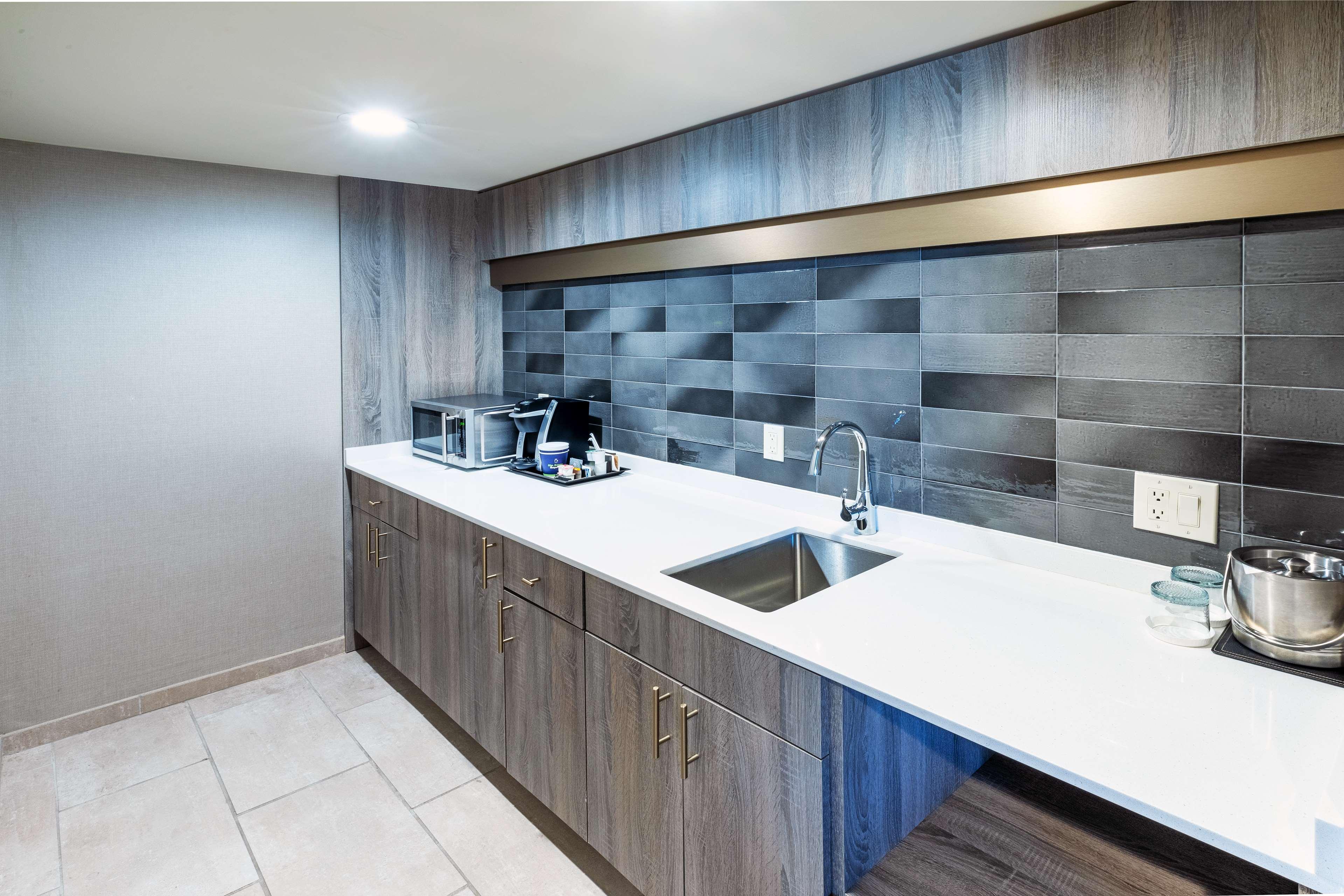 Suite Deluxe Two Double Beds